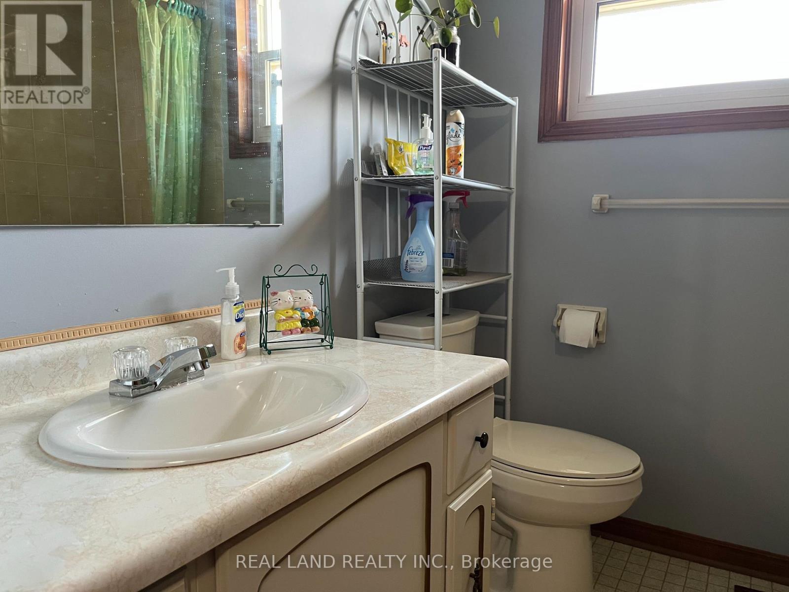 8154 Post Road, Niagara Falls, Ontario  L2H 2L3 - Photo 15 - X12303614