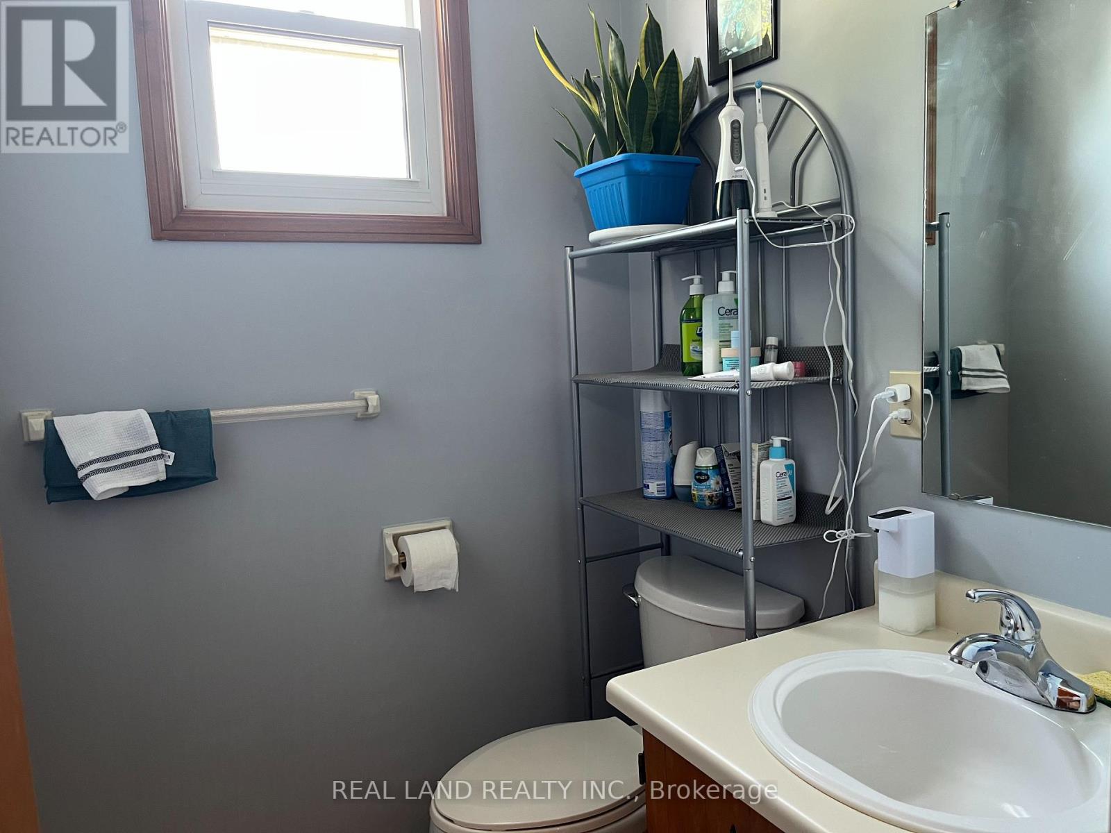 8154 Post Road, Niagara Falls, Ontario  L2H 2L3 - Photo 16 - X12303614