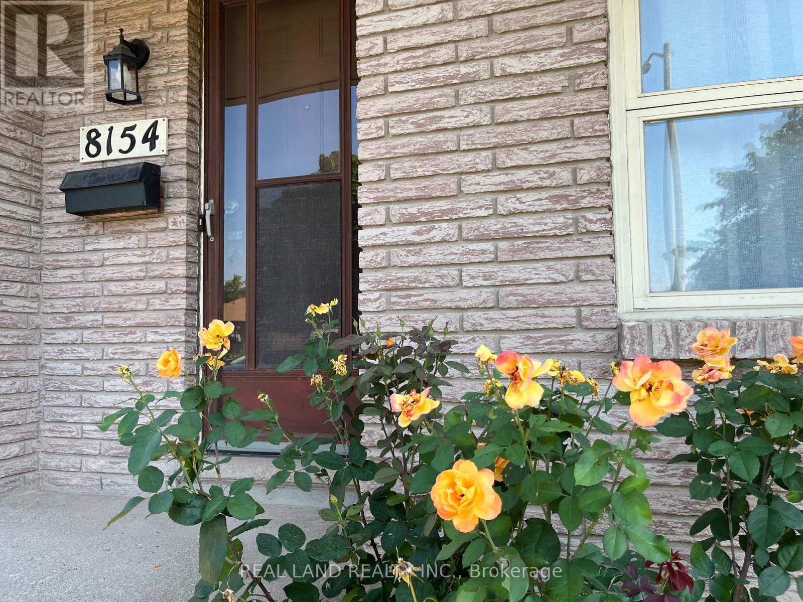 8154 Post Road, Niagara Falls, Ontario  L2H 2L3 - Photo 2 - X12303614