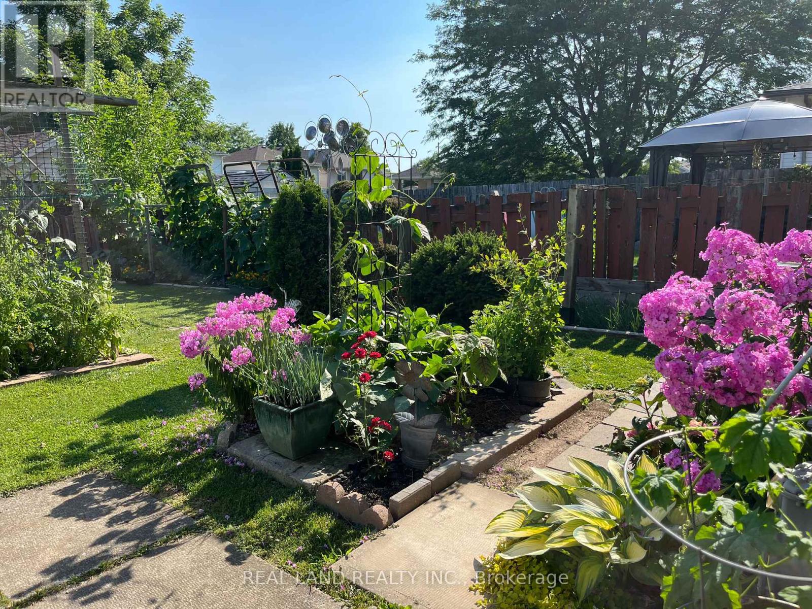 8154 Post Road, Niagara Falls, Ontario  L2H 2L3 - Photo 23 - X12303614