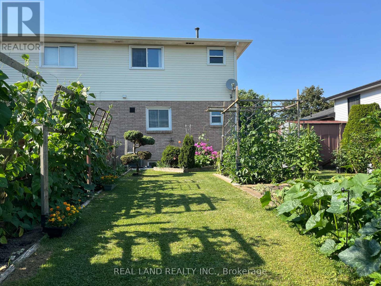 8154 Post Road, Niagara Falls, Ontario  L2H 2L3 - Photo 24 - X12303614
