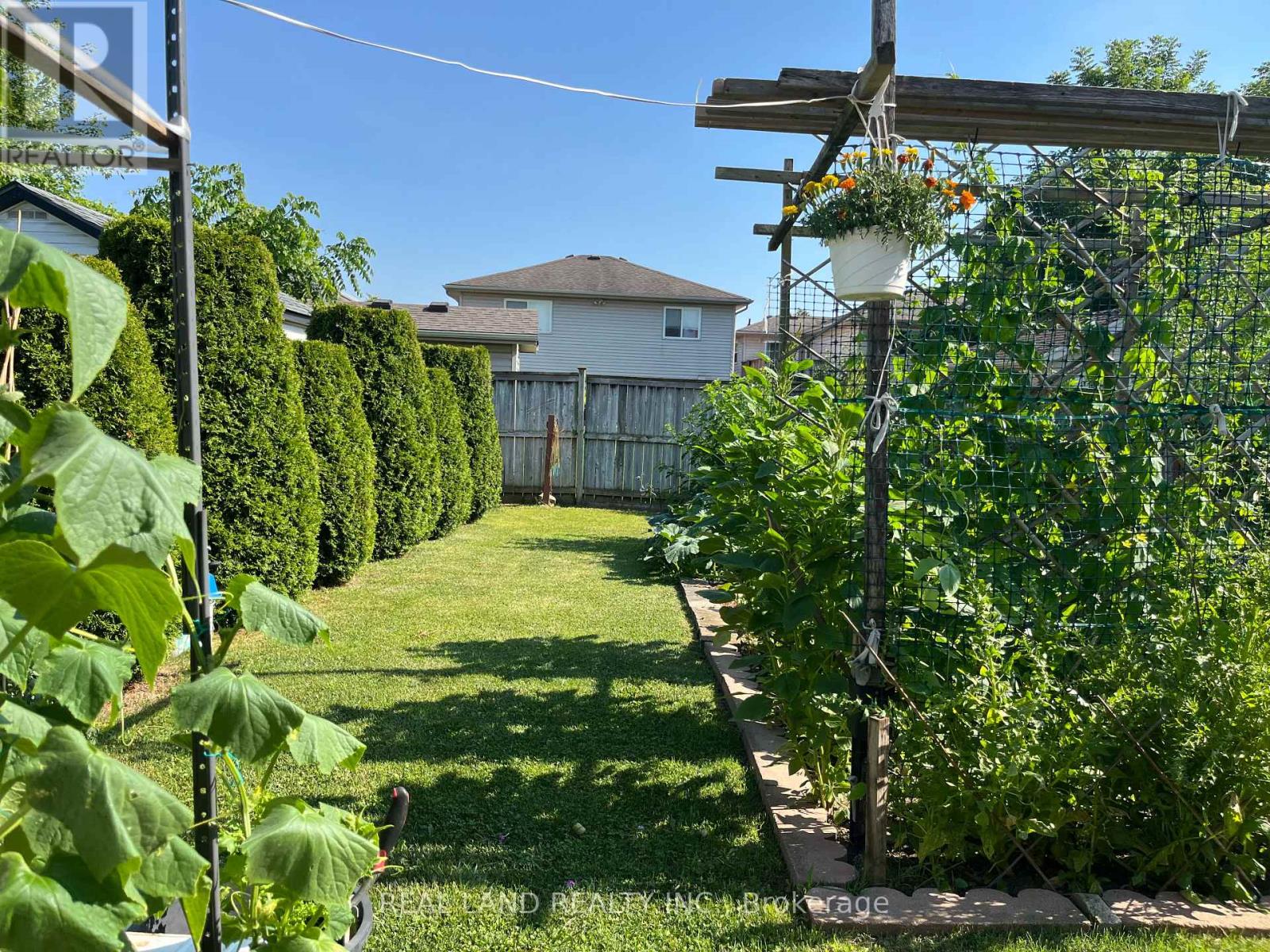 8154 Post Road, Niagara Falls, Ontario  L2H 2L3 - Photo 25 - X12303614