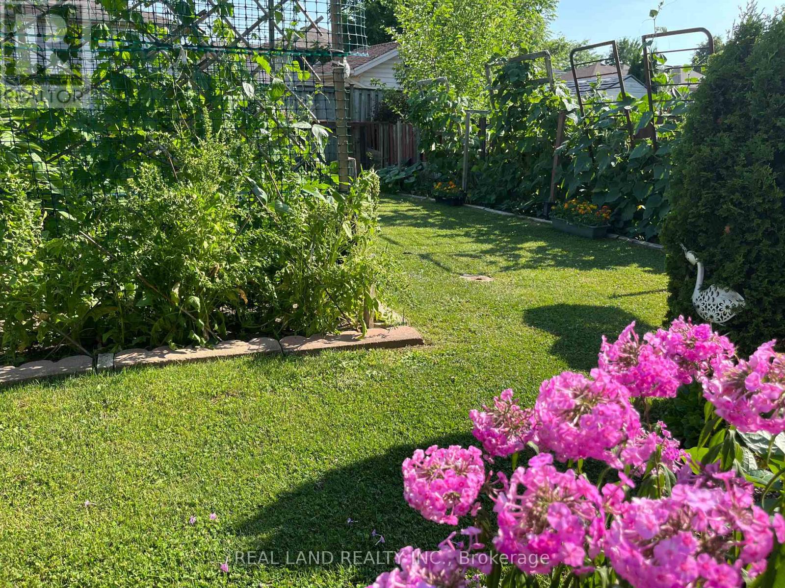 8154 Post Road, Niagara Falls, Ontario  L2H 2L3 - Photo 26 - X12303614