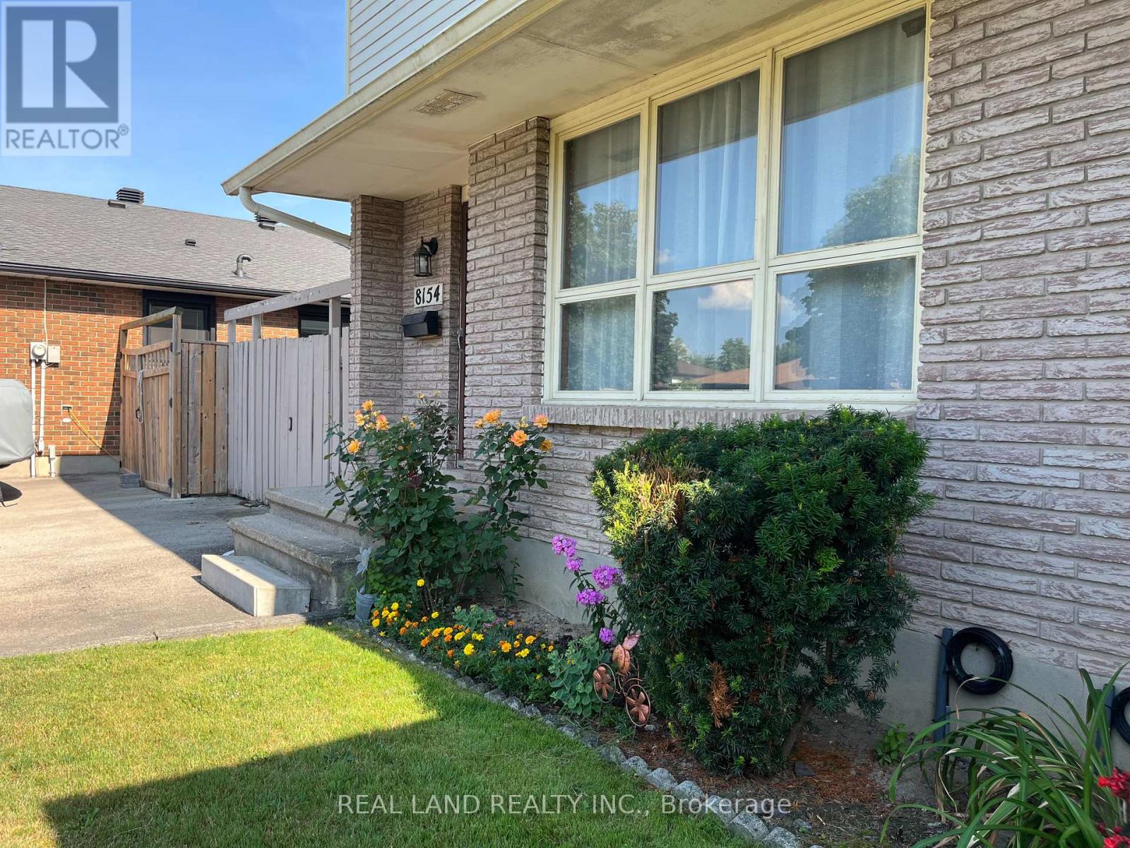 8154 Post Road, Niagara Falls, Ontario  L2H 2L3 - Photo 3 - X12303614