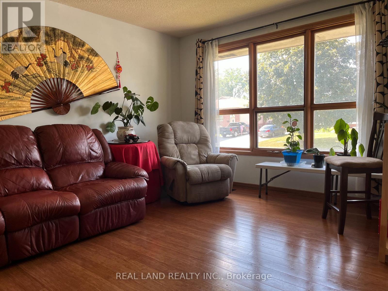 8154 Post Road, Niagara Falls, Ontario  L2H 2L3 - Photo 4 - X12303614