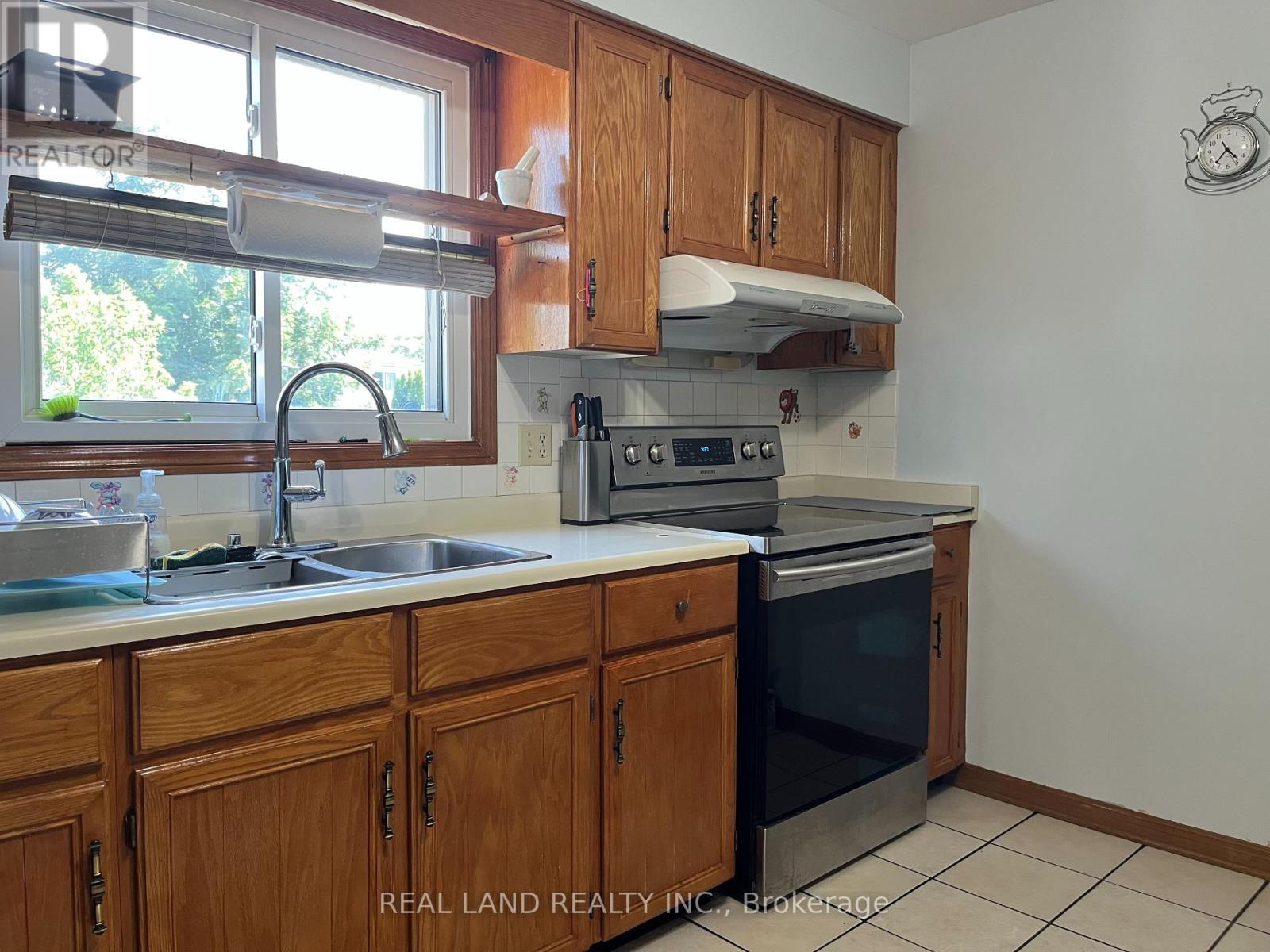 8154 Post Road, Niagara Falls, Ontario  L2H 2L3 - Photo 7 - X12303614