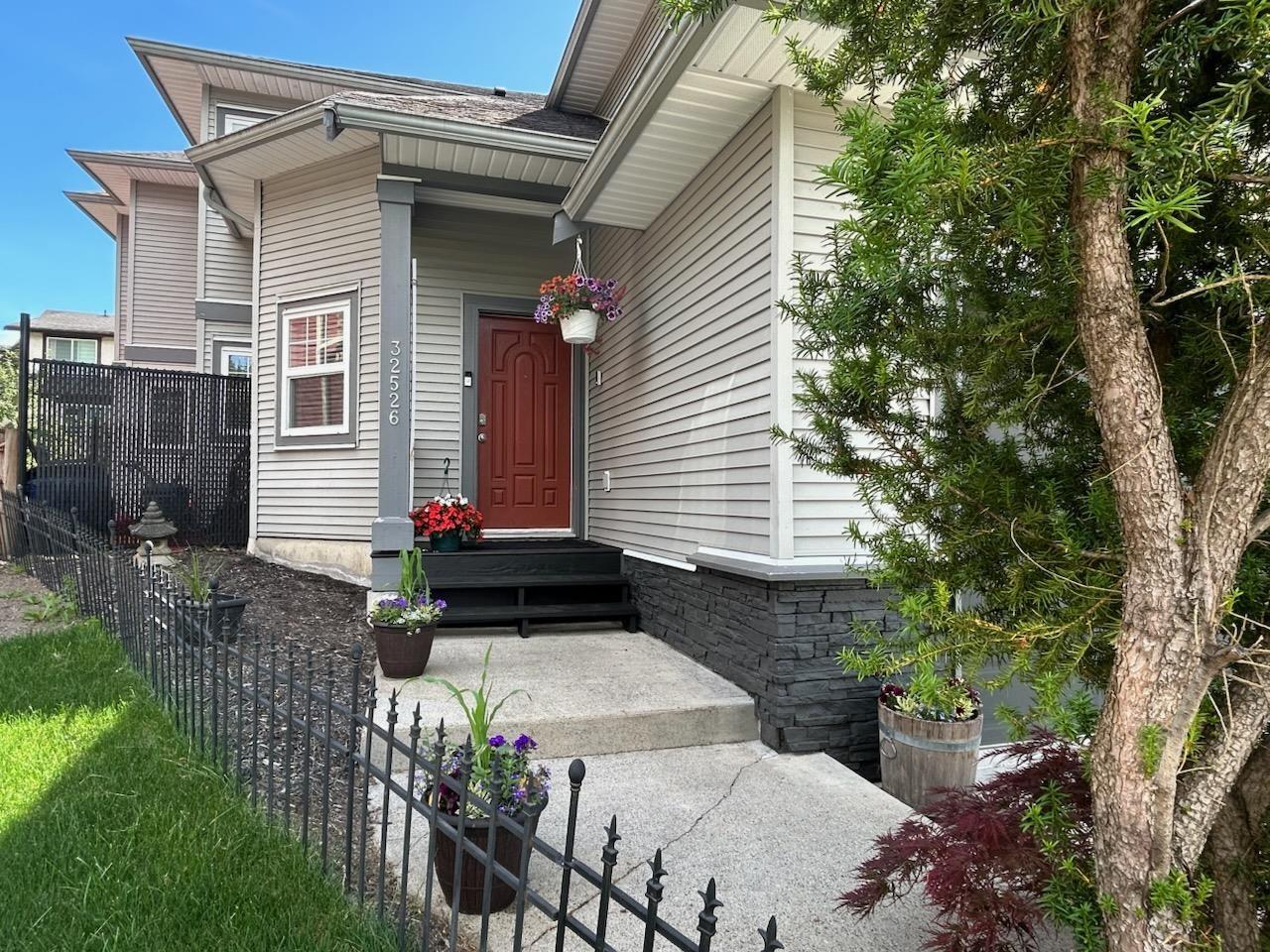 Property at 32526 ABERCROMBIE PLACE image 3