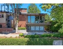 821 JACKSON CRESCENT