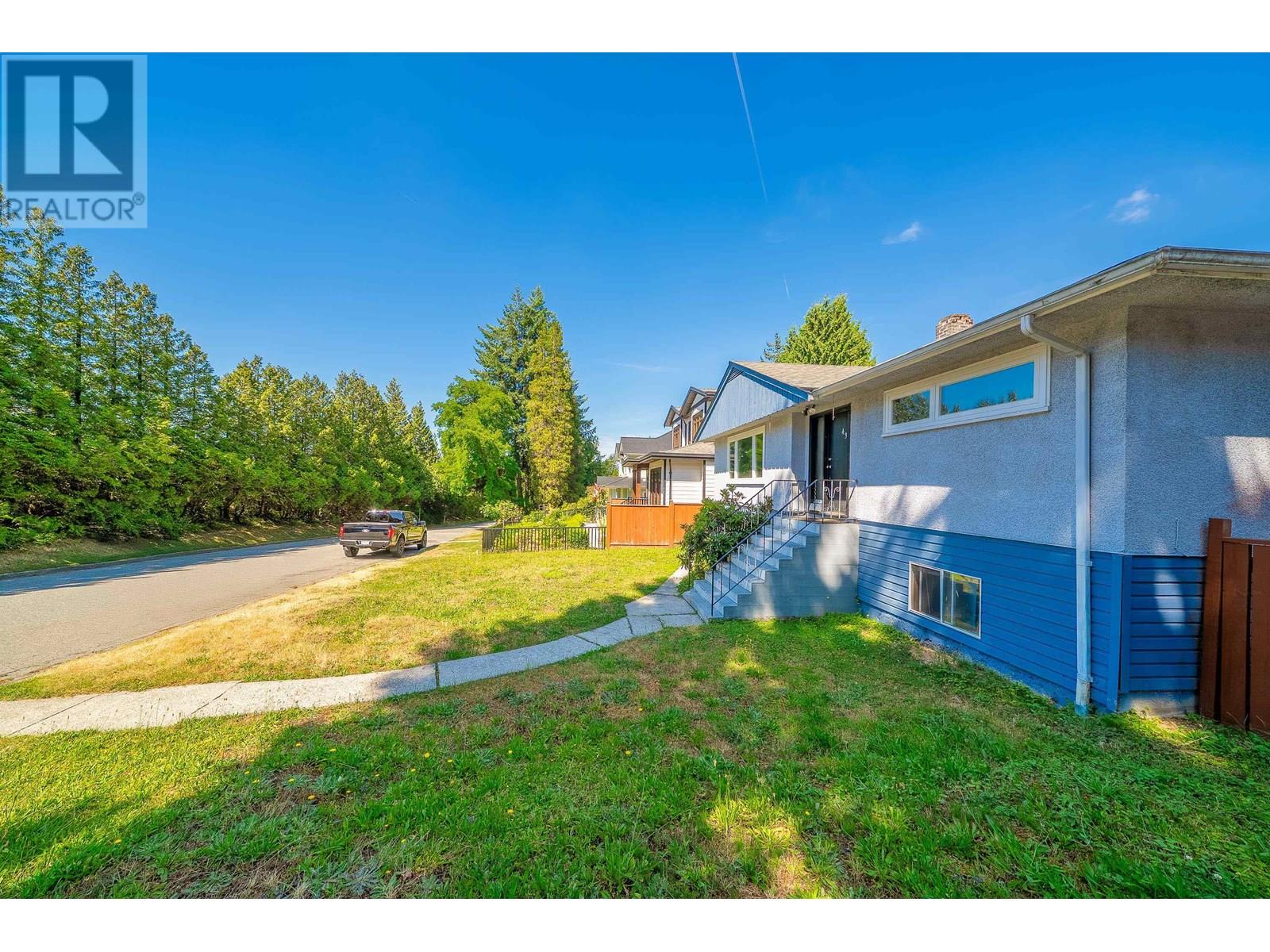 Property at 432 W 25TH STREET image 4