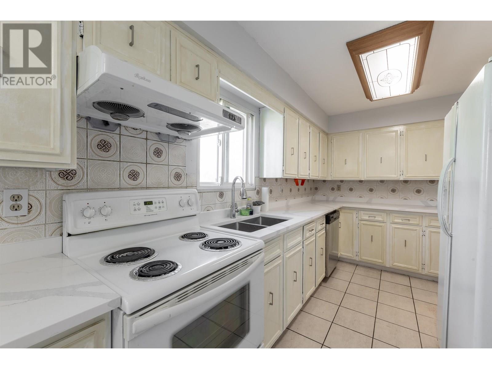 5591 Clarendon Street, Vancouver, British Columbia  V5R 3K1 - Photo 10 - R3027555