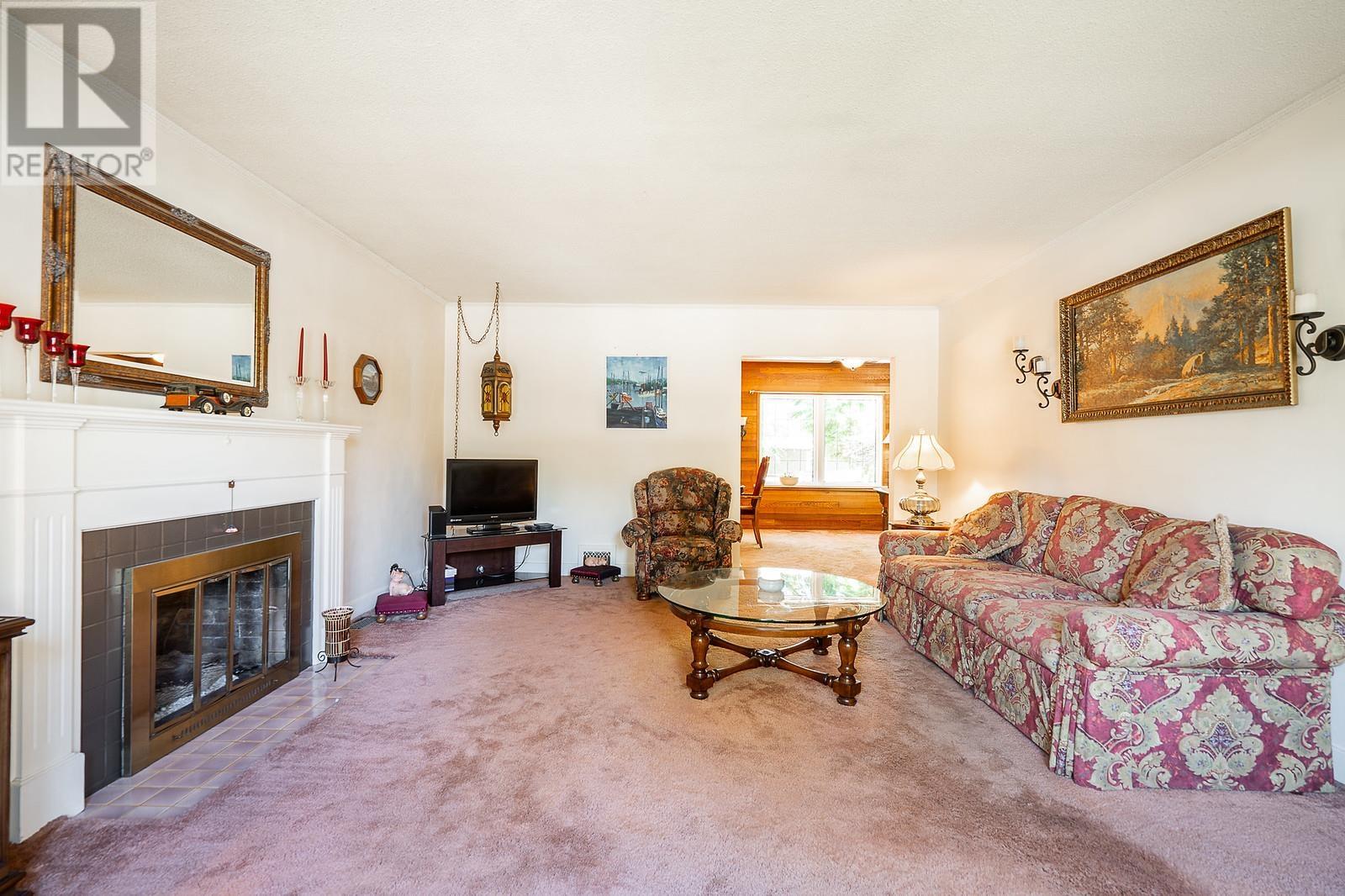 Property at 403 SIXTH AVENUE image 4