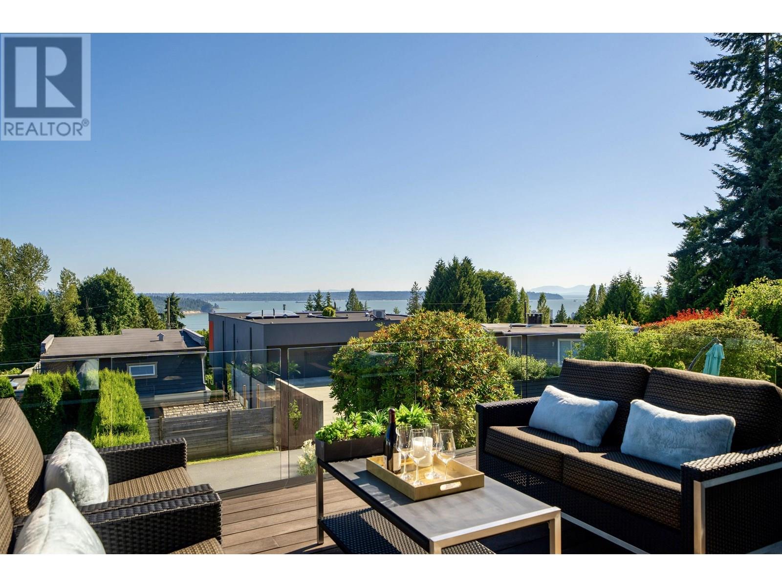 Property at 1138 PALMERSTON AVENUE image 1