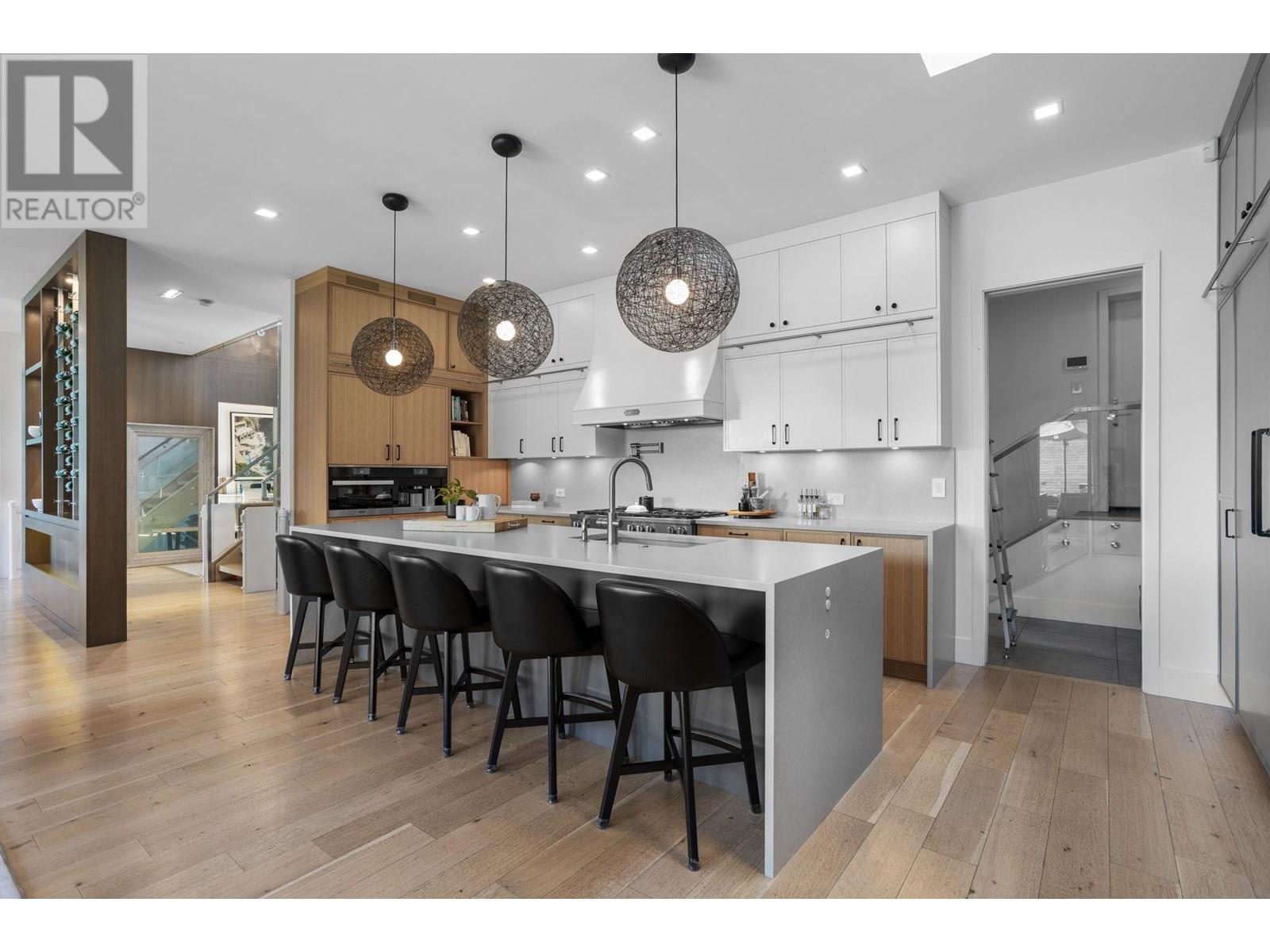 883 Wavertree Road, North Vancouver, British Columbia  V7R 1S2 - Photo 8 - R3029350