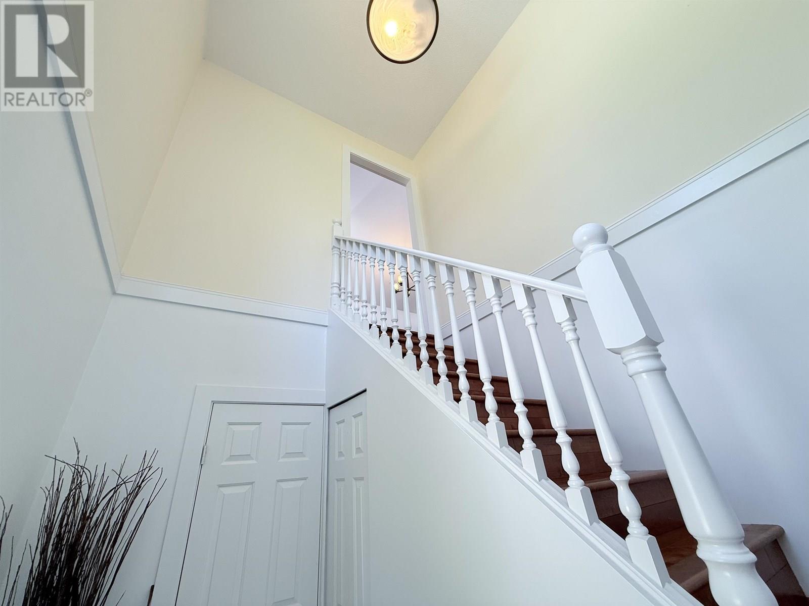 1717 Tatlow Avenue, North Vancouver, British Columbia  V7P 3A1 - Photo 2 - R3029381