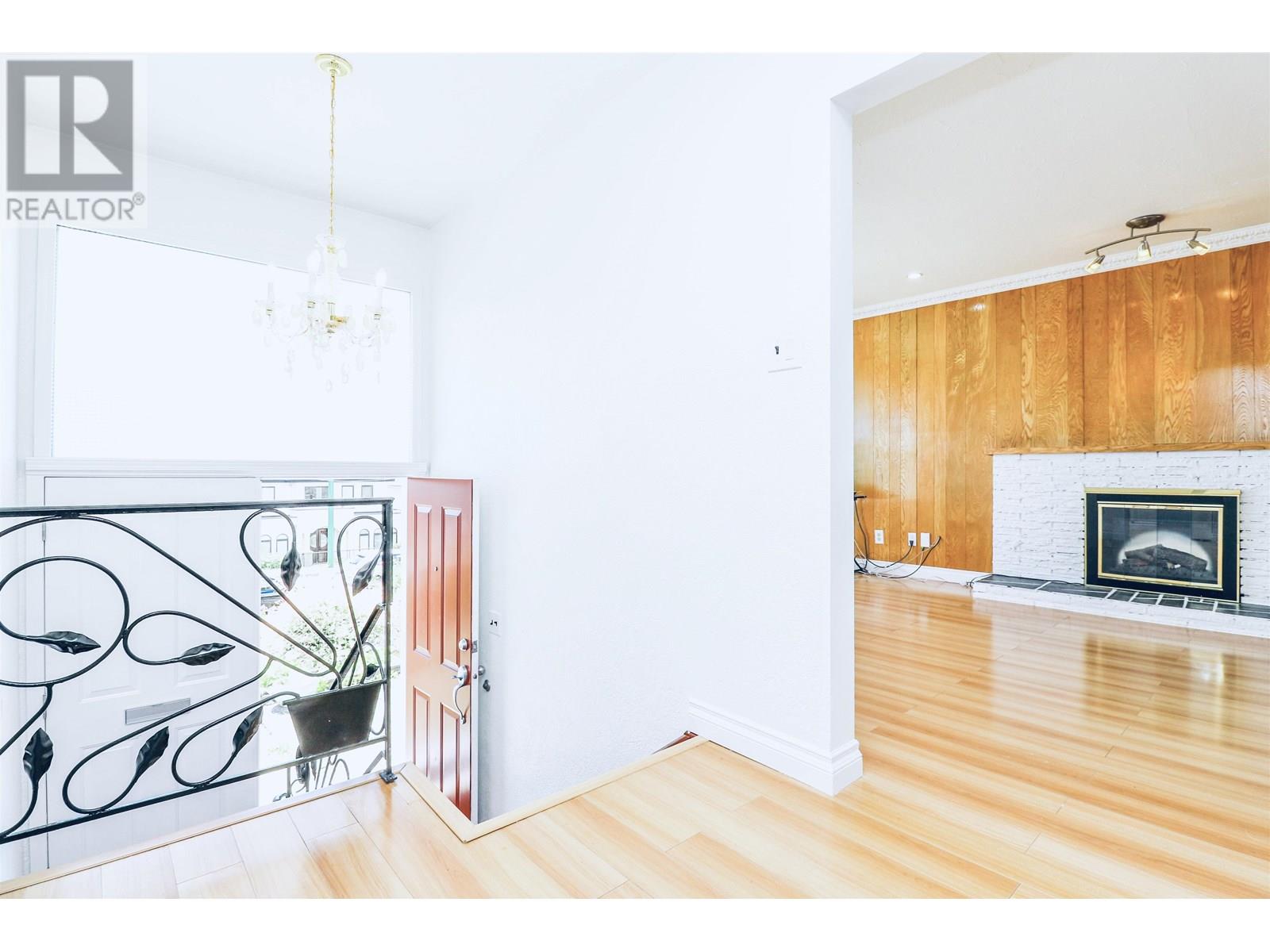 Property at 4459 RUMBLE STREET image 3