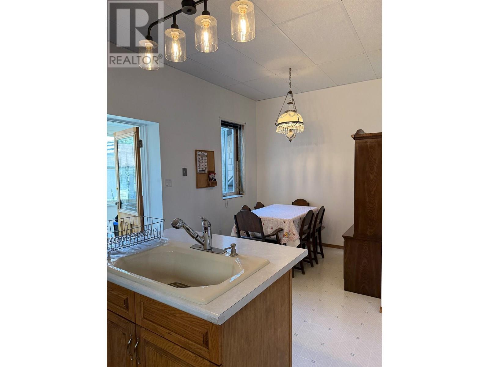 632 4th Avenue, Fernie, British Columbia  V0B 1M0 - Photo 17 - 10356875