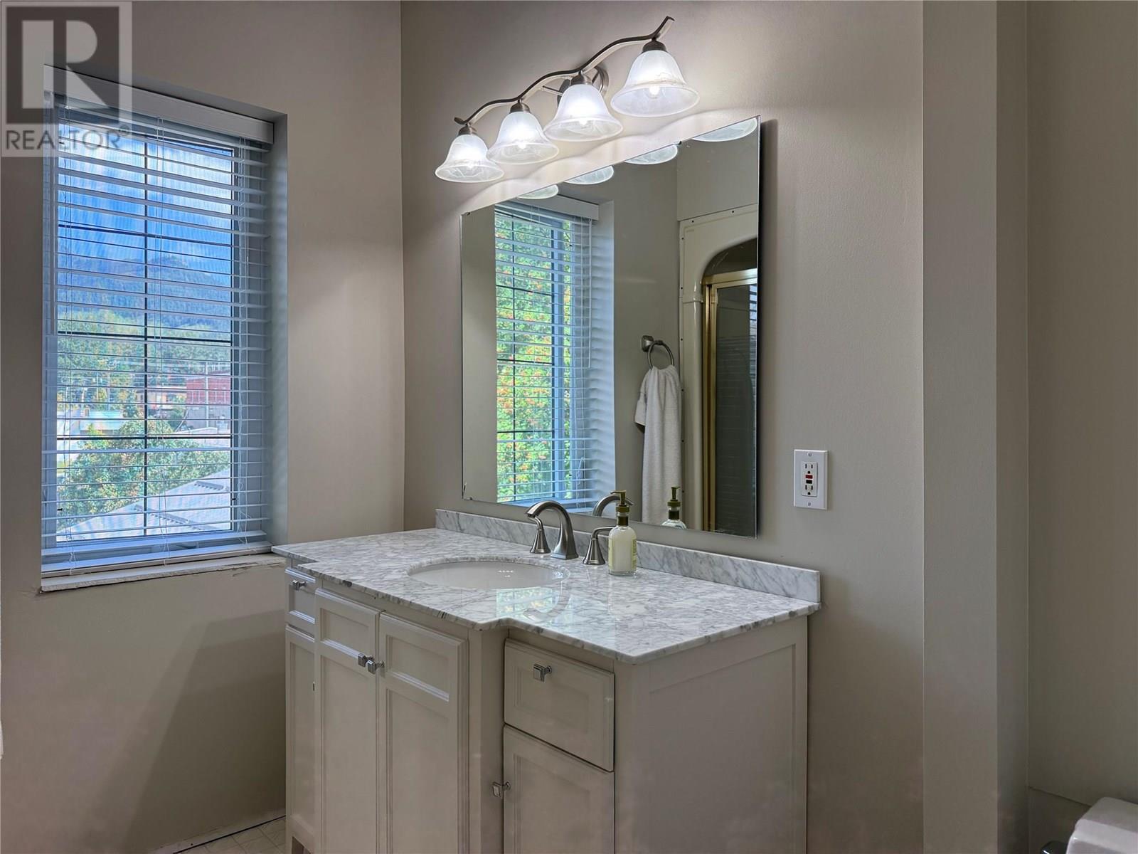 632 4th Avenue, Fernie, British Columbia  V0B 1M0 - Photo 11 - 10356875
