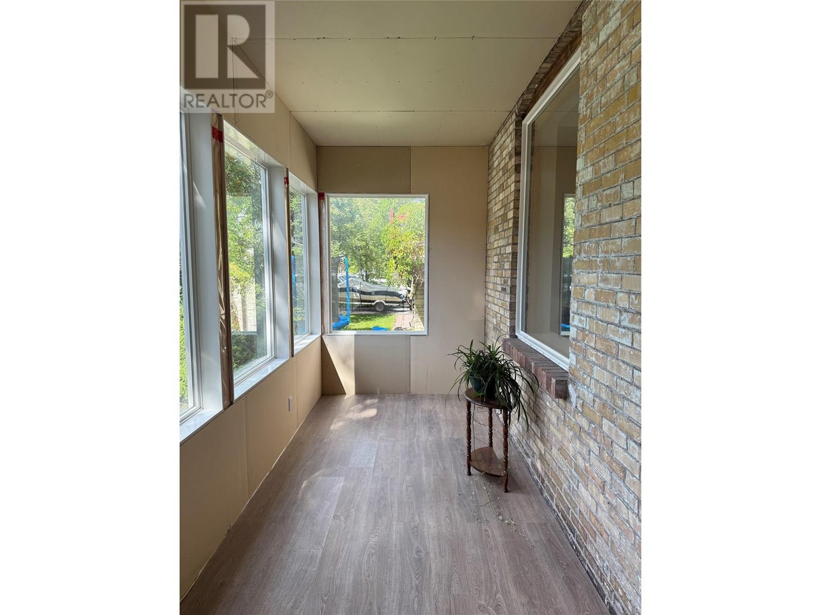 632 4th Avenue, Fernie, British Columbia  V0B 1M0 - Photo 2 - 10356875