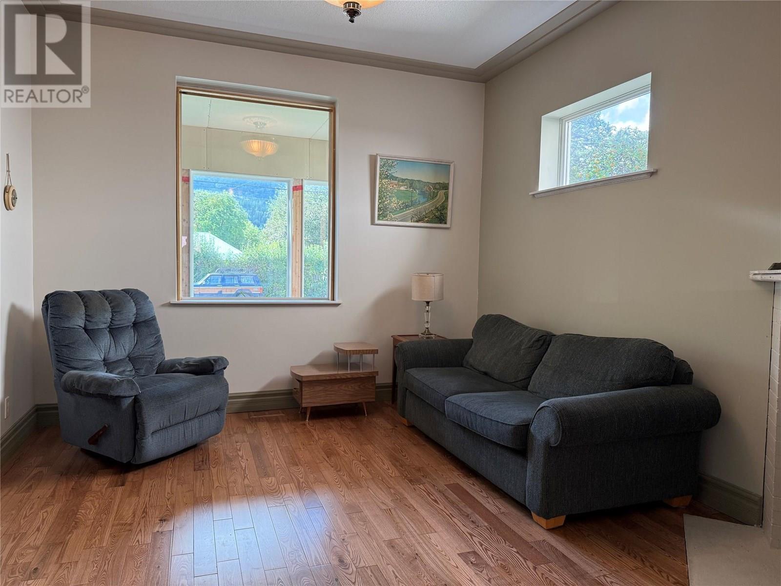 632 4th Avenue, Fernie, British Columbia  V0B 1M0 - Photo 3 - 10356875