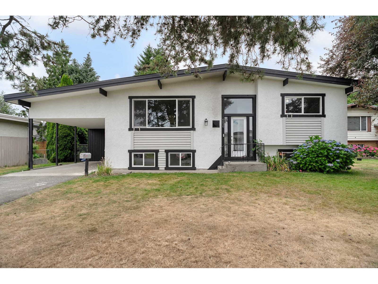 Property at 6050 GLENMORE DRIVE image 3