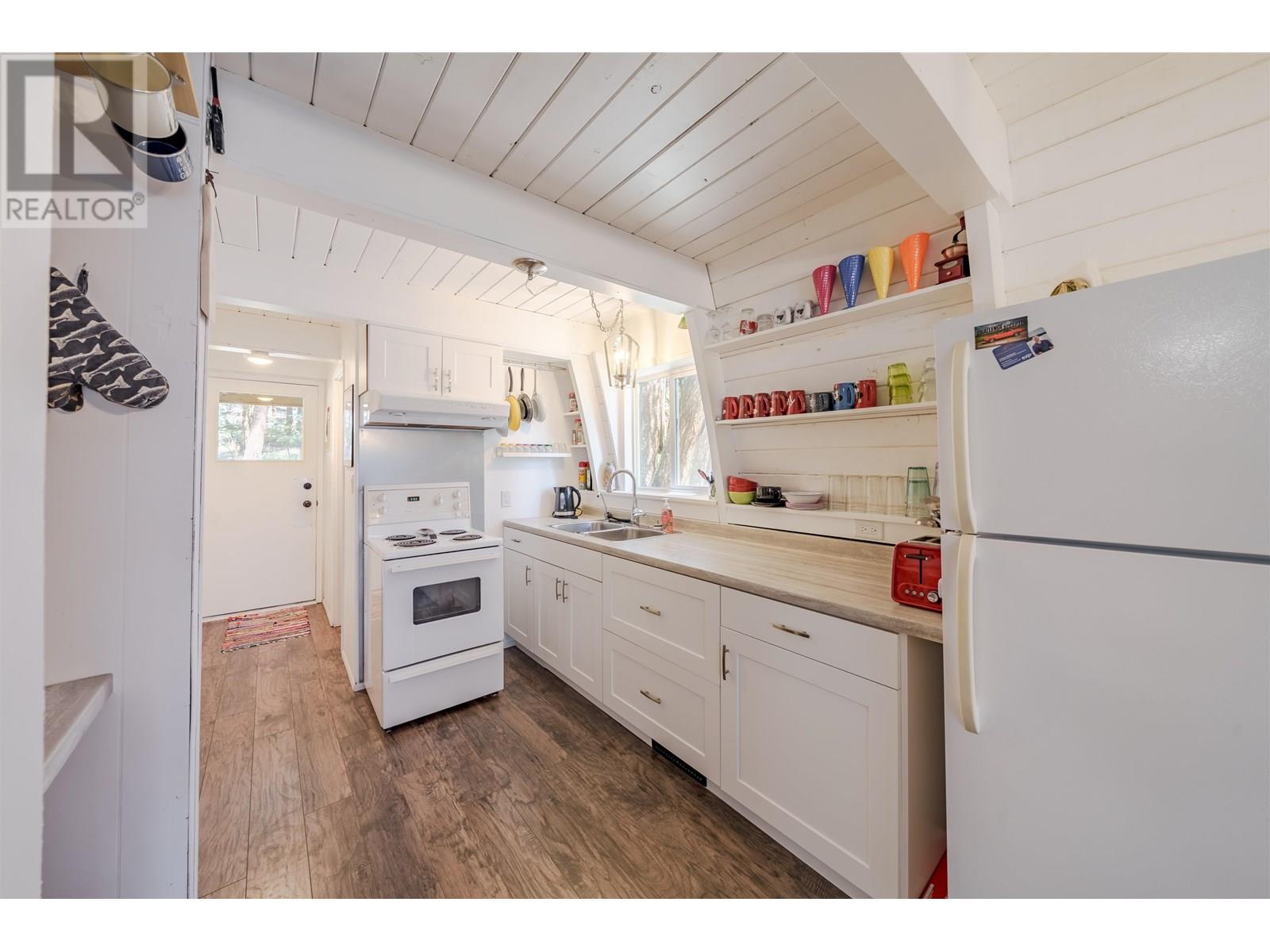 5176 Kallum Drive, 108 Mile Ranch, British Columbia  V0K 2Z0 - Photo 18 - R3030180