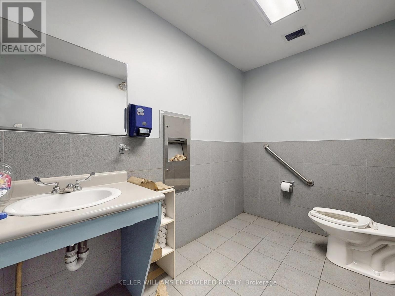 1060b Lorimar Drive, Mississauga, Ontario  L5S 1R8 - Photo 28 - W12292060