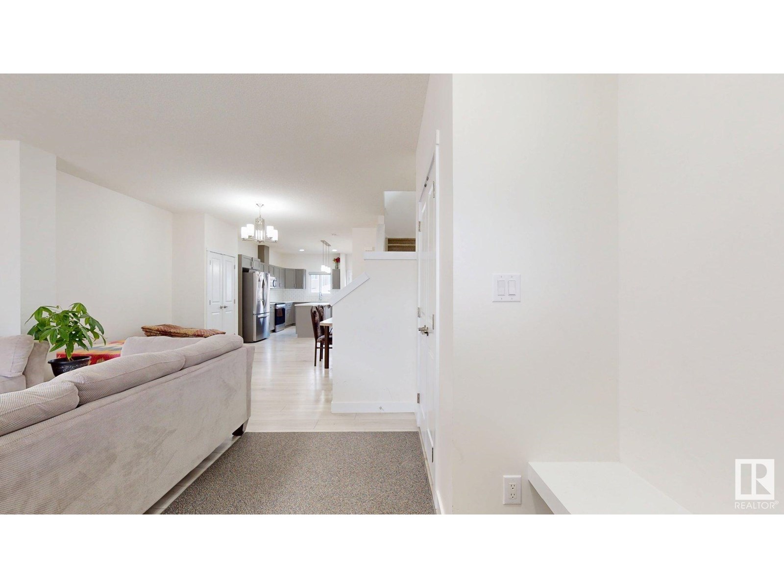 3230 4 St Nw, Edmonton, Alberta  T6T 2S9 - Photo 3 - E4449283