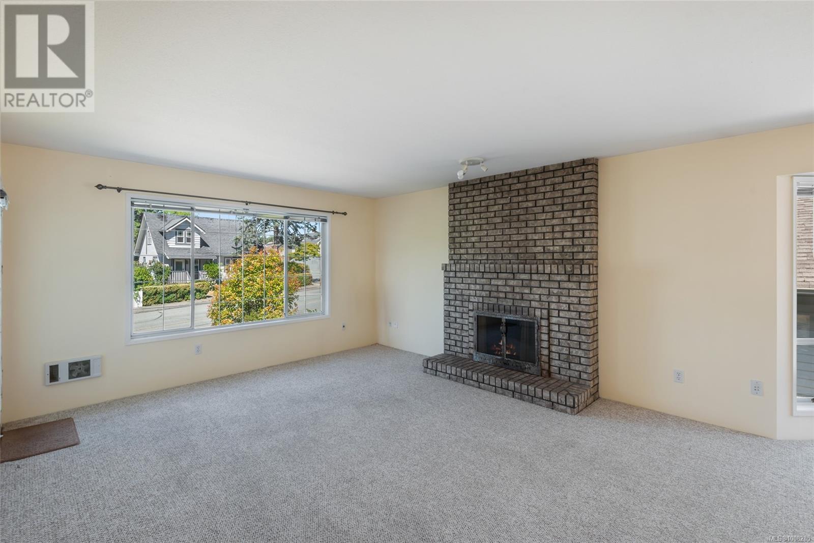 Property at 4628 Burde St image 4