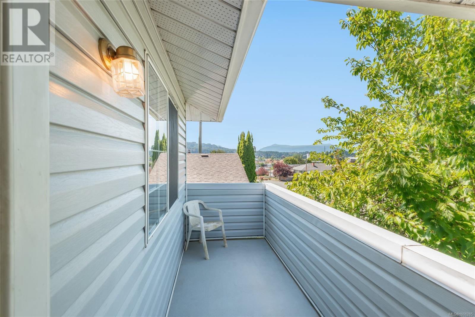 Property at 4628 Burde St image 5