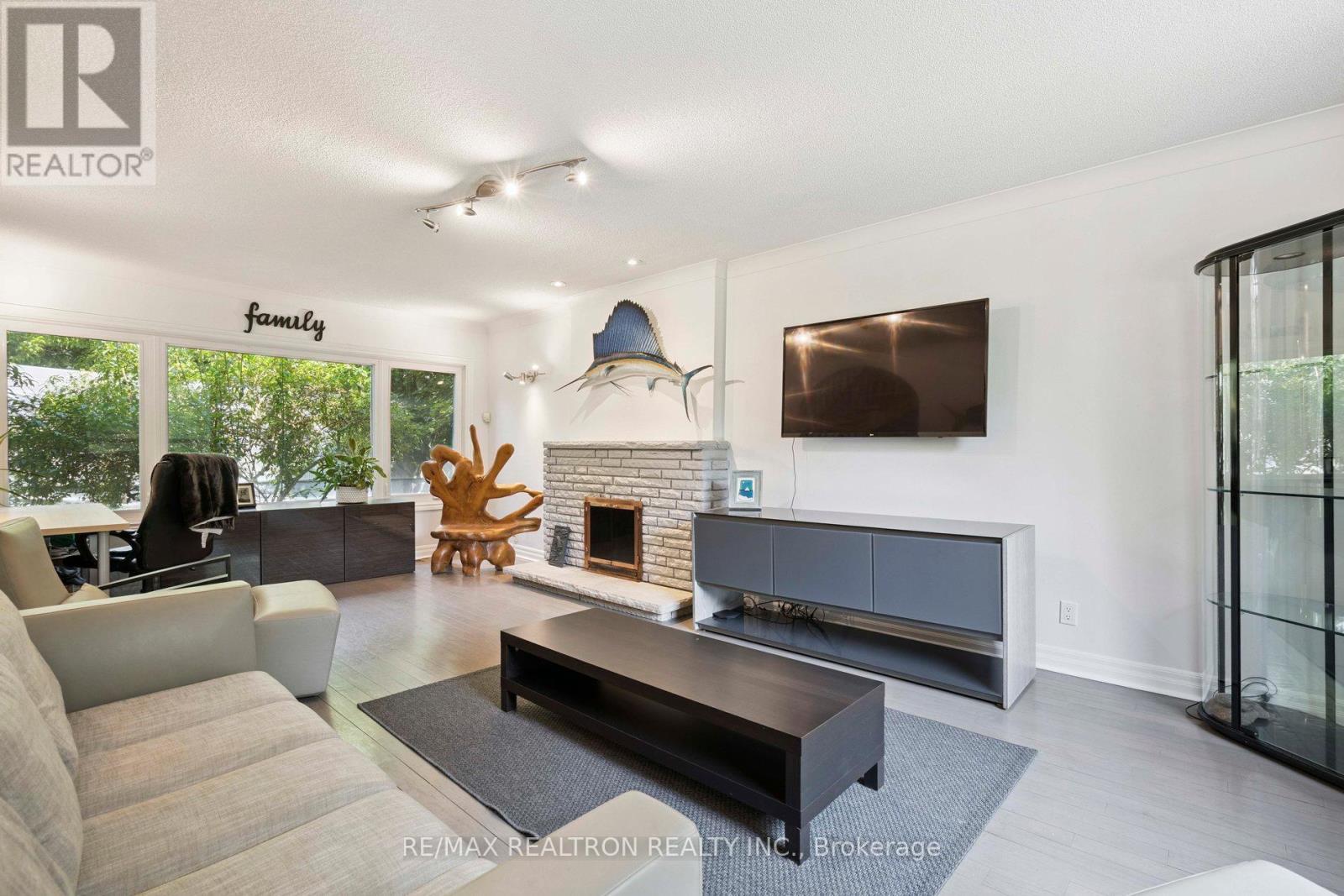 72 Walmer Road, Richmond Hill, Ontario  L4C 3X1 - Photo 12 - N12303695