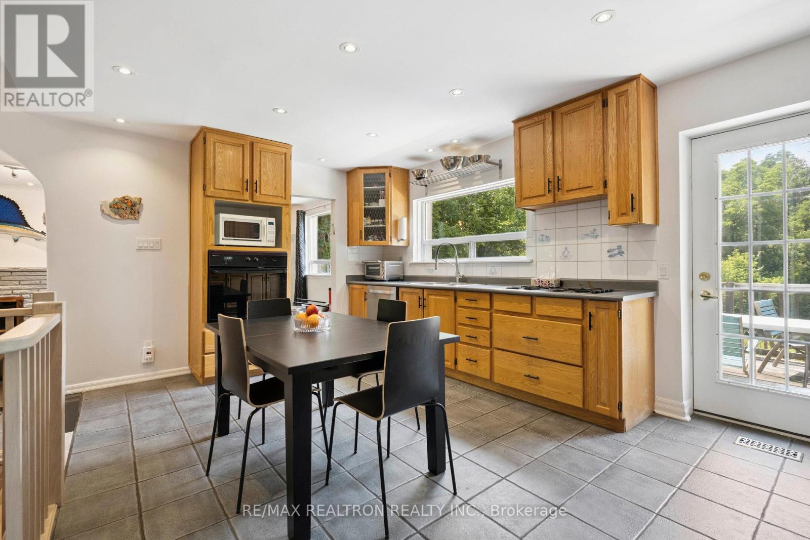 72 Walmer Road, Richmond Hill, Ontario  L4C 3X1 - Photo 13 - N12303695