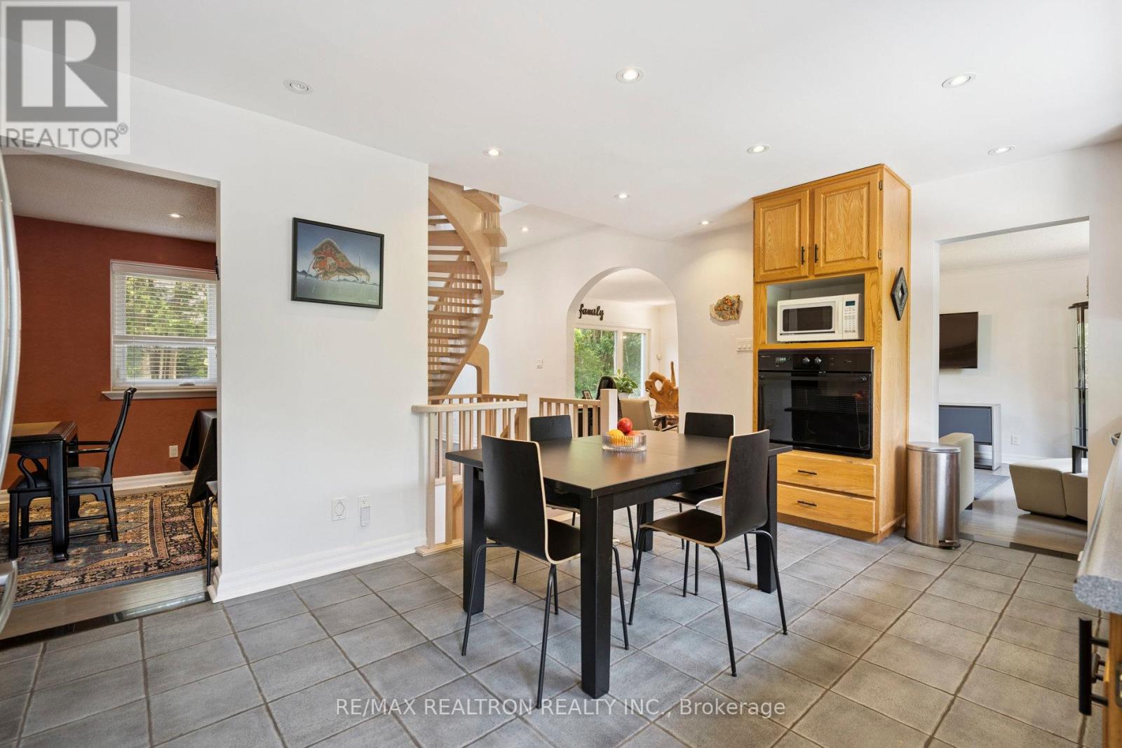 72 Walmer Road, Richmond Hill, Ontario  L4C 3X1 - Photo 14 - N12303695