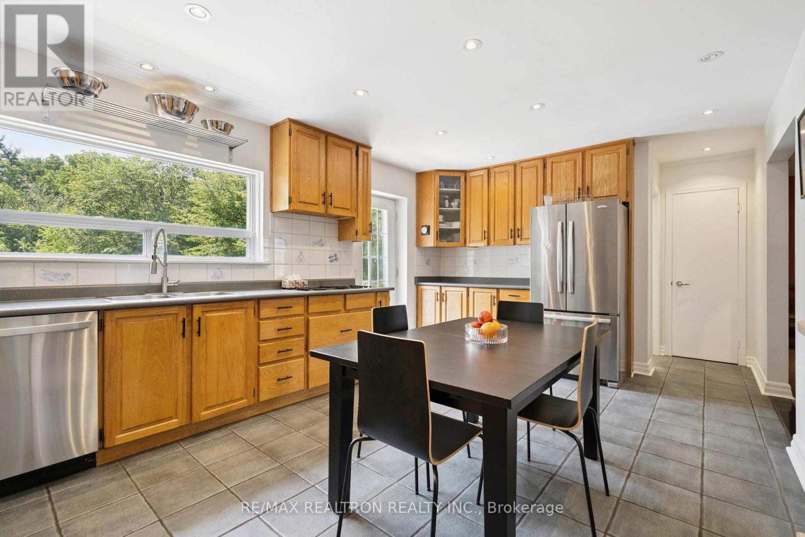 72 Walmer Road, Richmond Hill, Ontario  L4C 3X1 - Photo 16 - N12303695