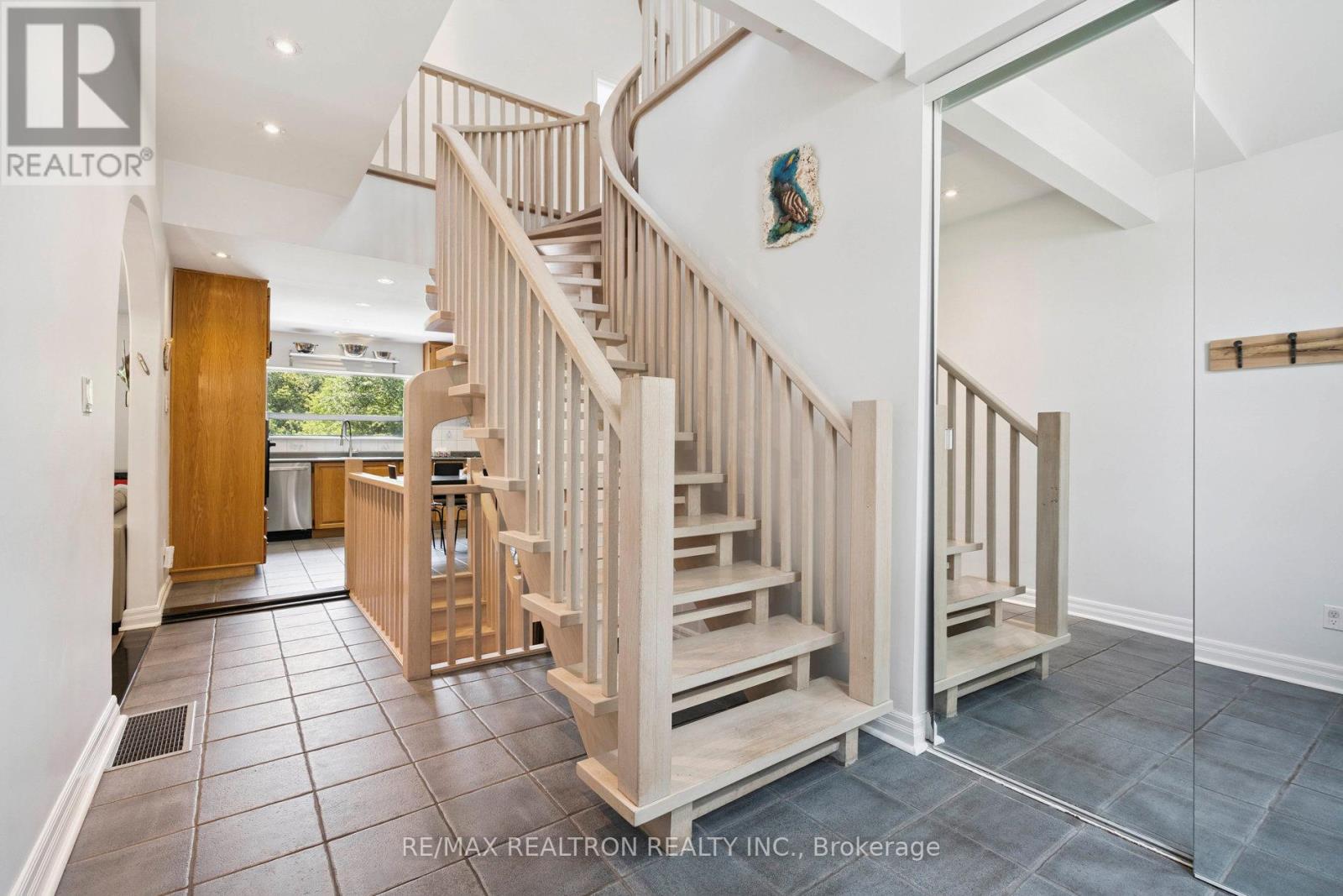 72 Walmer Road, Richmond Hill, Ontario  L4C 3X1 - Photo 21 - N12303695