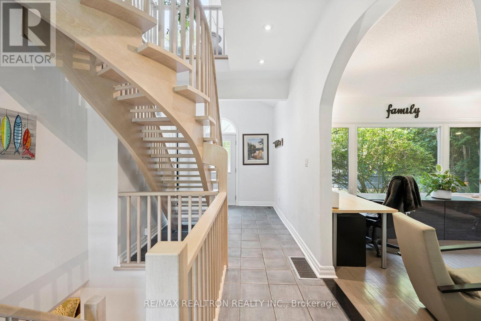 72 Walmer Road, Richmond Hill, Ontario  L4C 3X1 - Photo 6 - N12303695