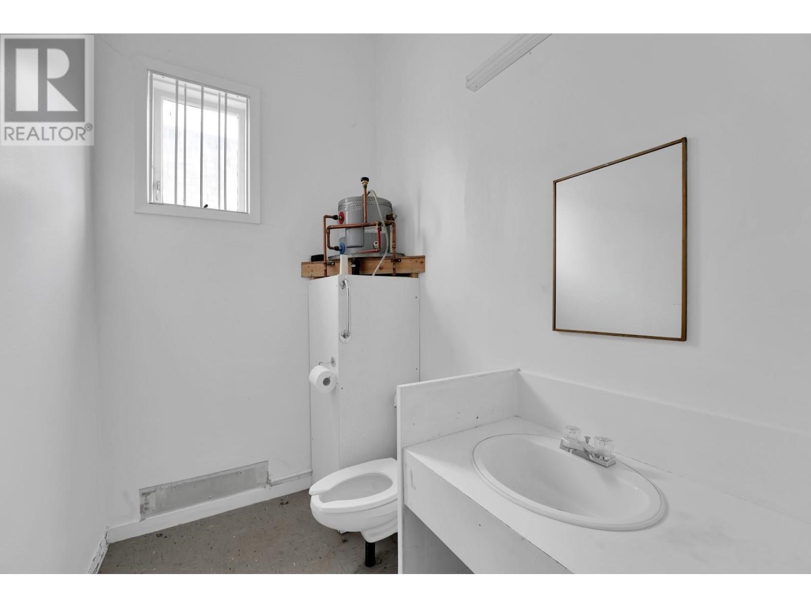 5651 Cowrie Street, Sechelt, British Columbia  V0N 3A0 - Photo 13 - C8070990