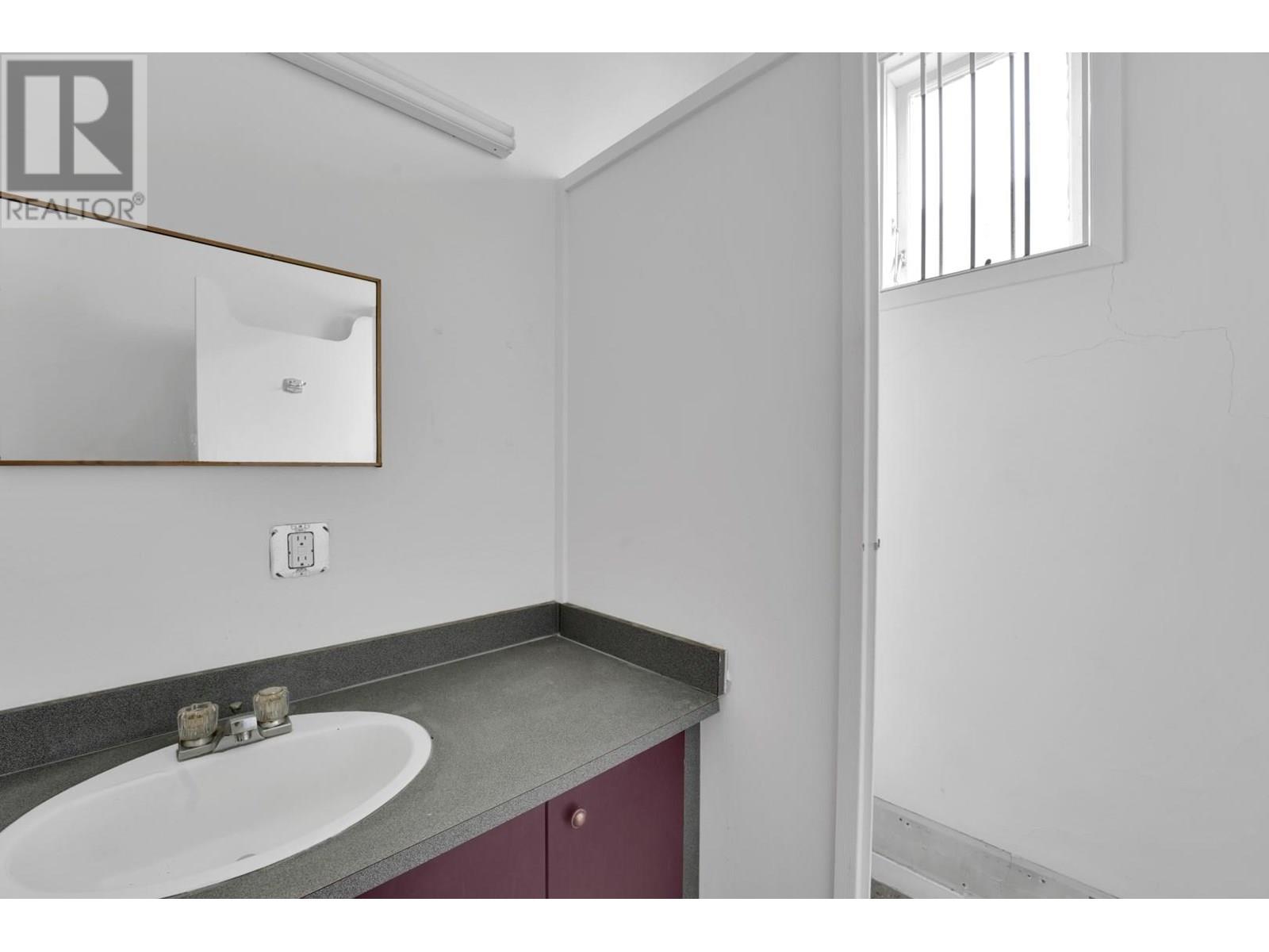 5651 Cowrie Street, Sechelt, British Columbia  V0N 3A0 - Photo 14 - C8070990