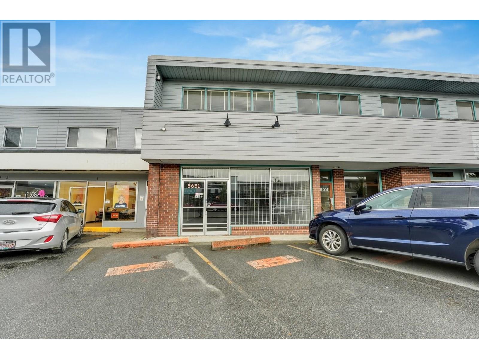 5651 Cowrie Street, Sechelt, British Columbia  V0N 3A0 - Photo 3 - C8070990