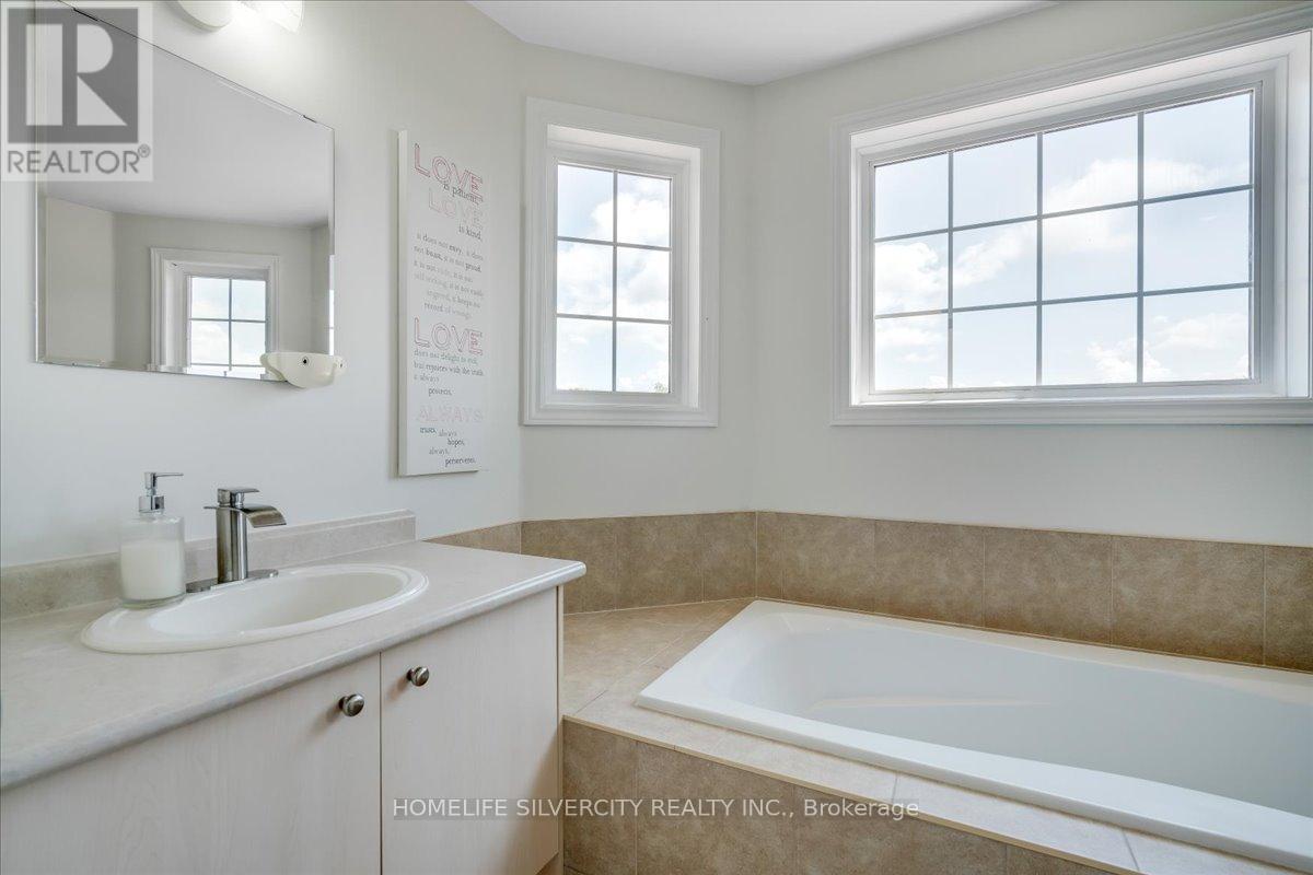 40 Bird Street, Barrie, Ontario  L4N 0X4 - Photo 32 - S12303779