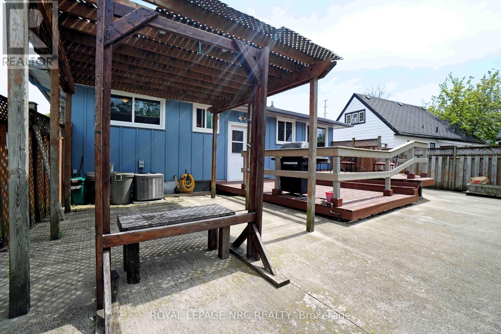 228 Pelham Road, St. Catharines, Ontario  L2S 1X6 - Photo 10 - X12303820