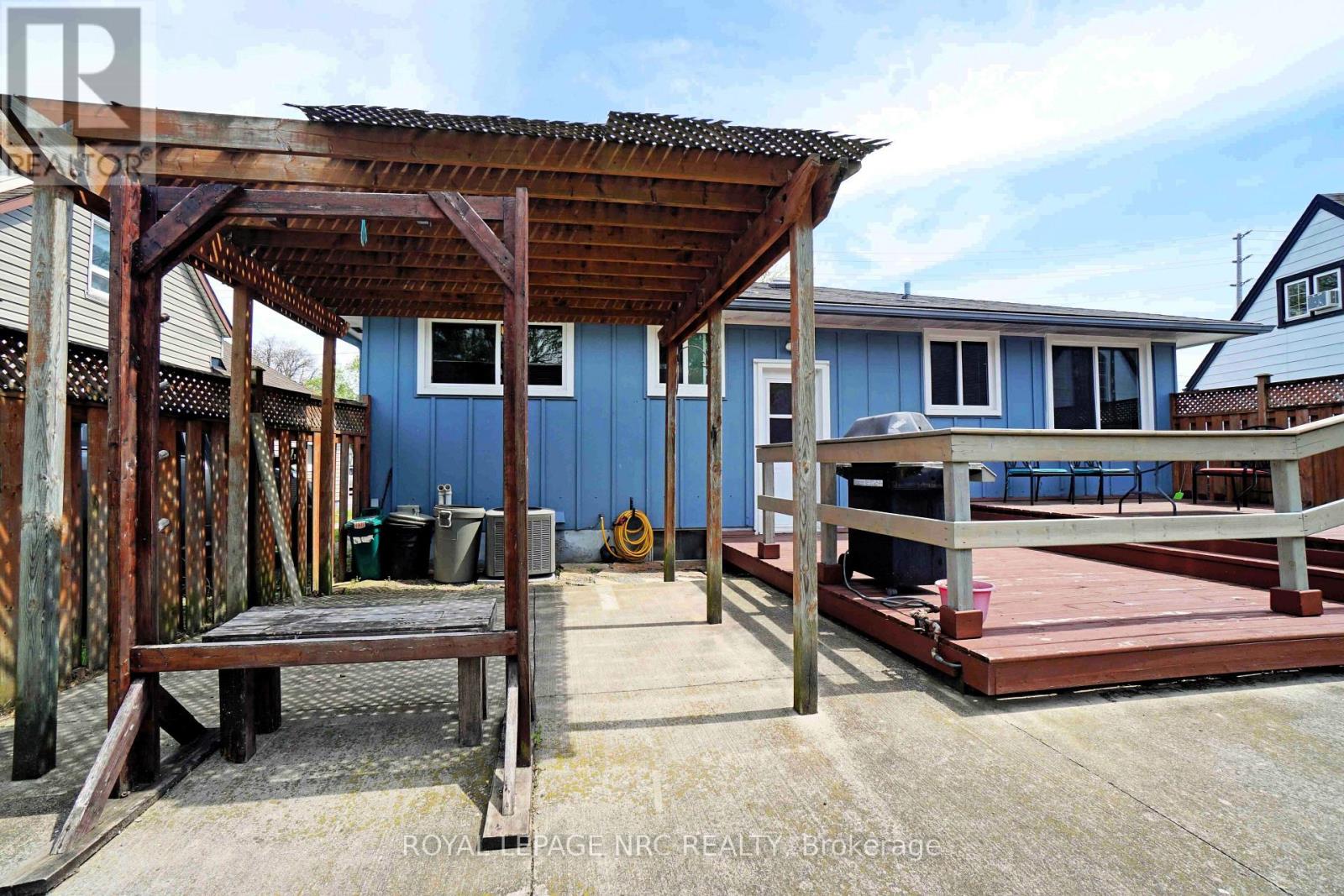 228 Pelham Road, St. Catharines, Ontario  L2S 1X6 - Photo 11 - X12303820