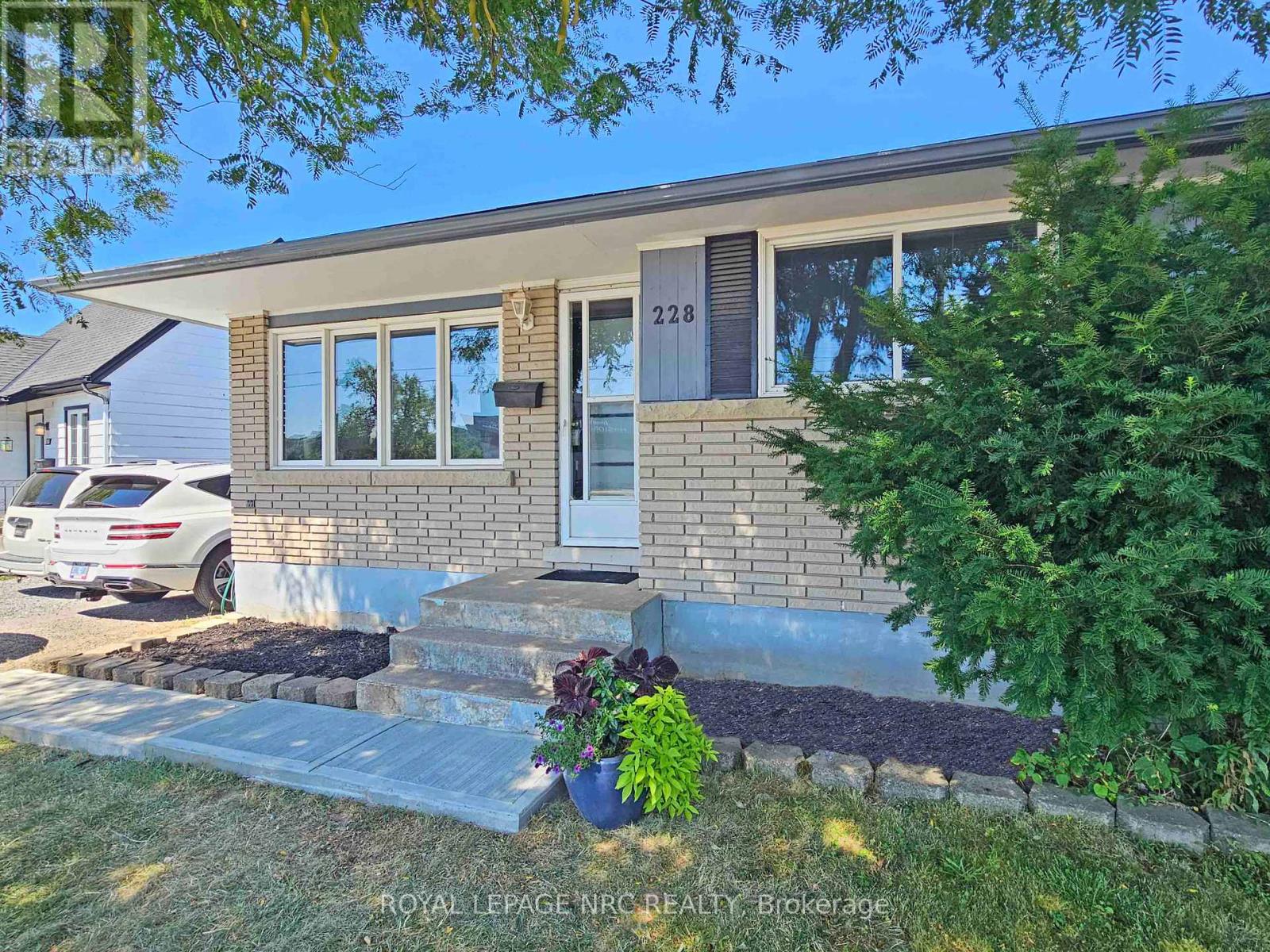 228 Pelham Road, St. Catharines, Ontario  L2S 1X6 - Photo 14 - X12303820