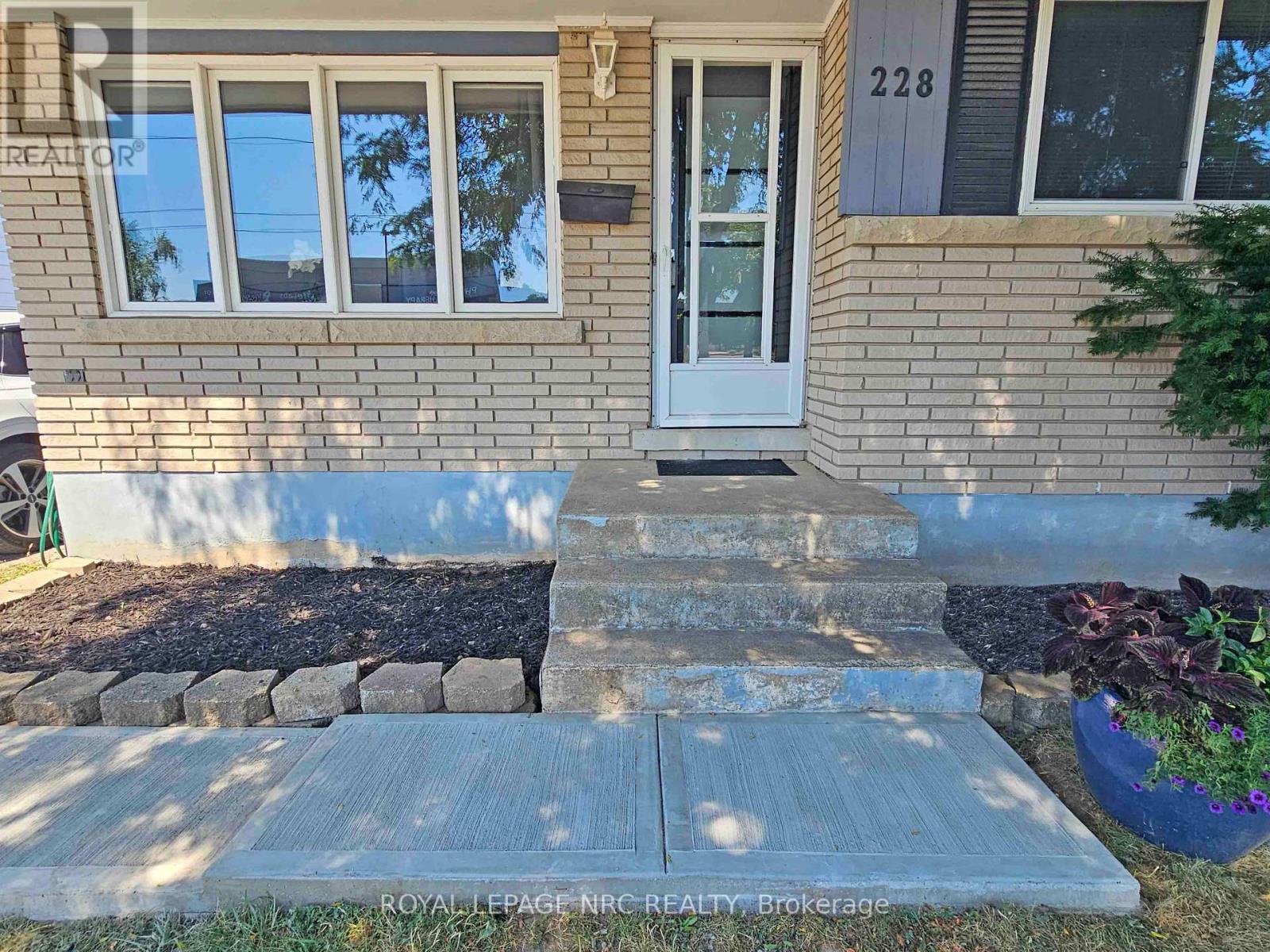 228 Pelham Road, St. Catharines, Ontario  L2S 1X6 - Photo 15 - X12303820