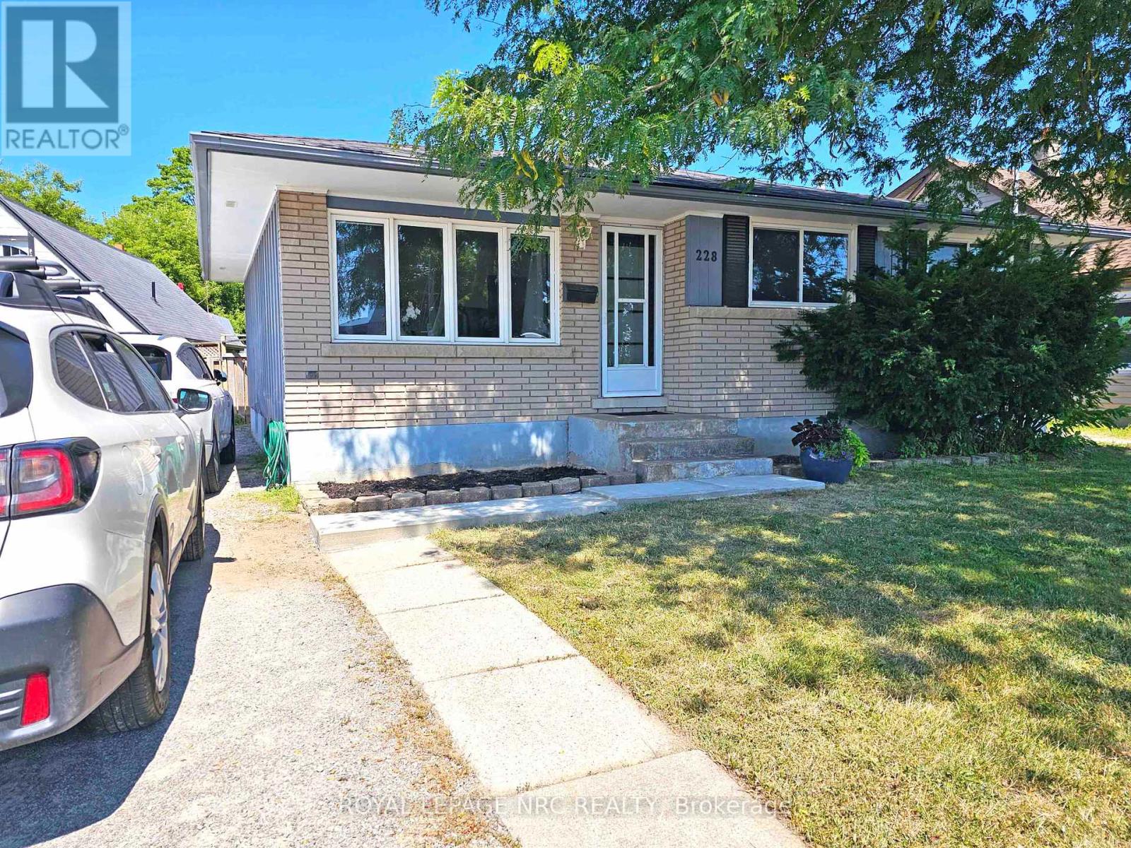 228 Pelham Road, St. Catharines, Ontario  L2S 1X6 - Photo 2 - X12303820