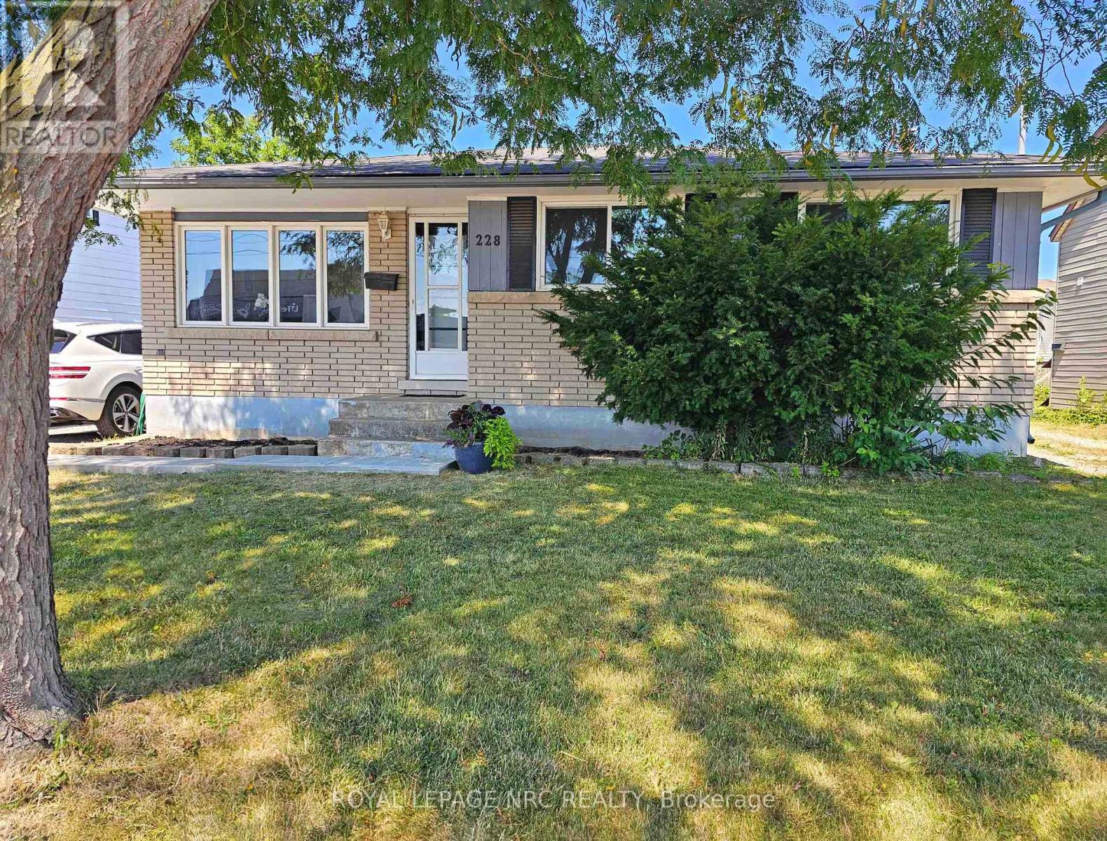 228 Pelham Road, St. Catharines, Ontario  L2S 1X6 - Photo 3 - X12303820