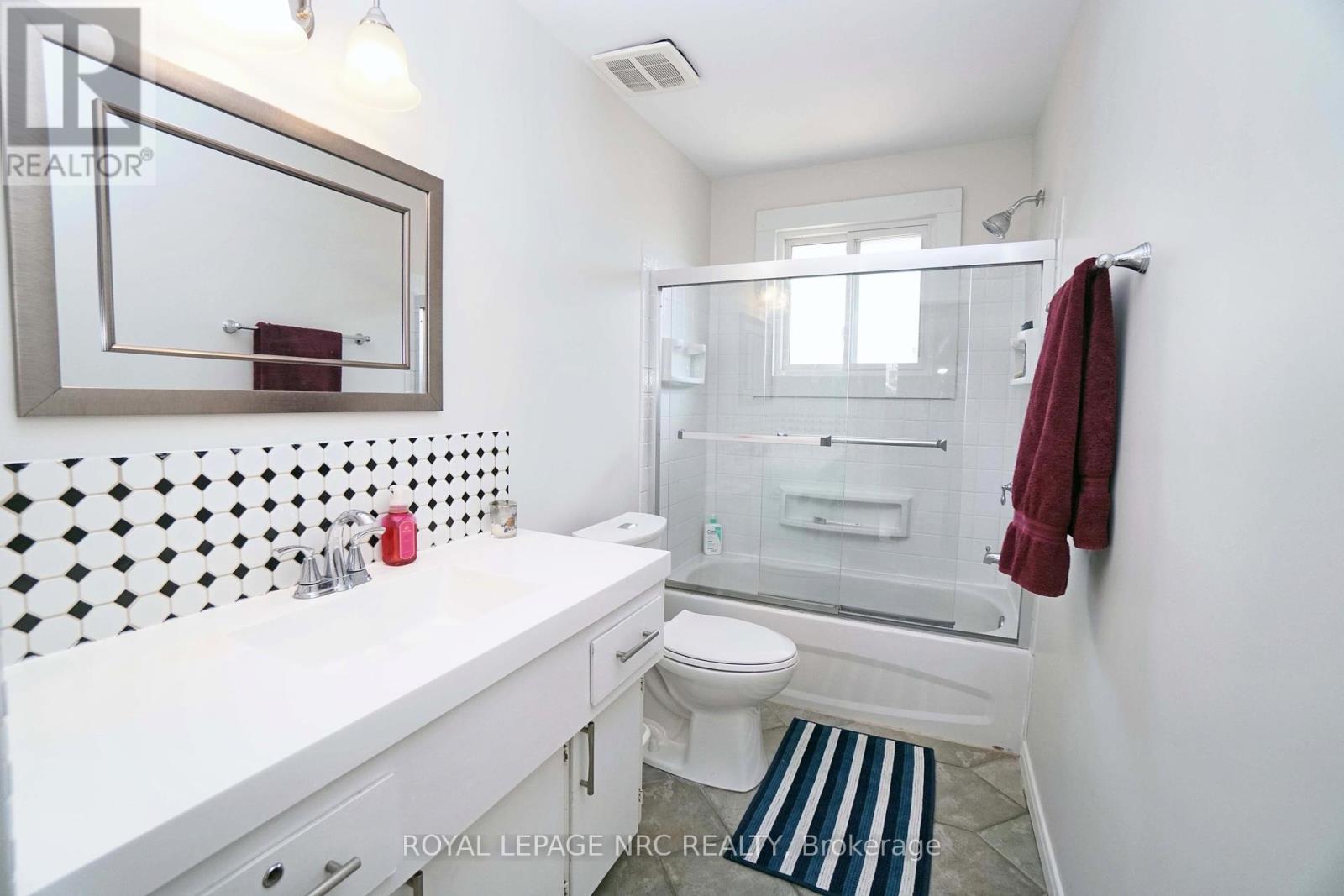 228 Pelham Road, St. Catharines, Ontario  L2S 1X6 - Photo 35 - X12303820