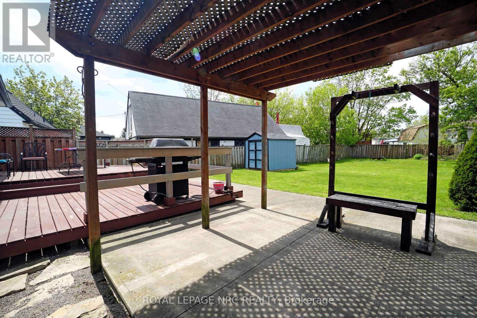 228 Pelham Road, St. Catharines, Ontario  L2S 1X6 - Photo 7 - X12303820