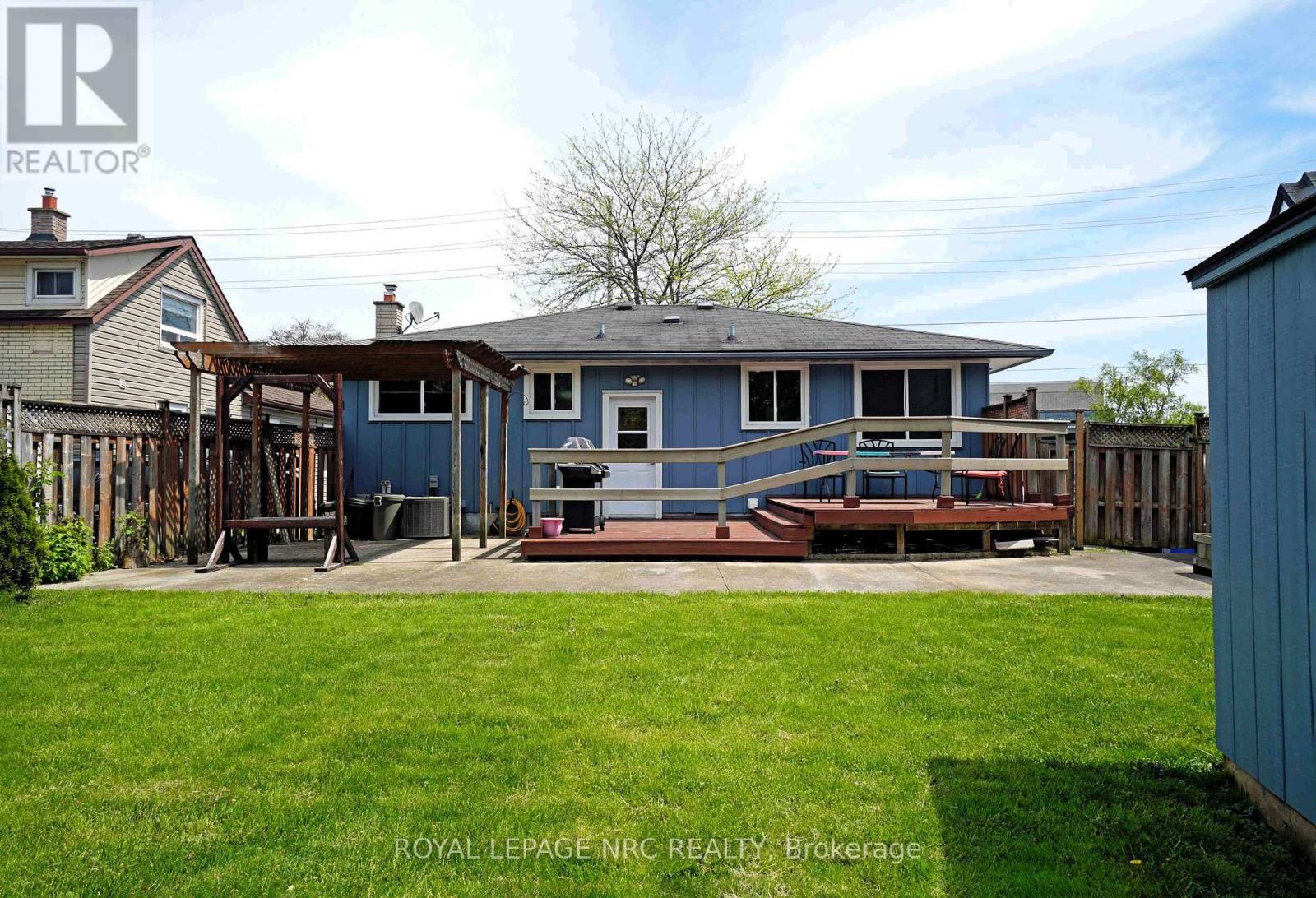 228 Pelham Road, St. Catharines, Ontario  L2S 1X6 - Photo 8 - X12303820