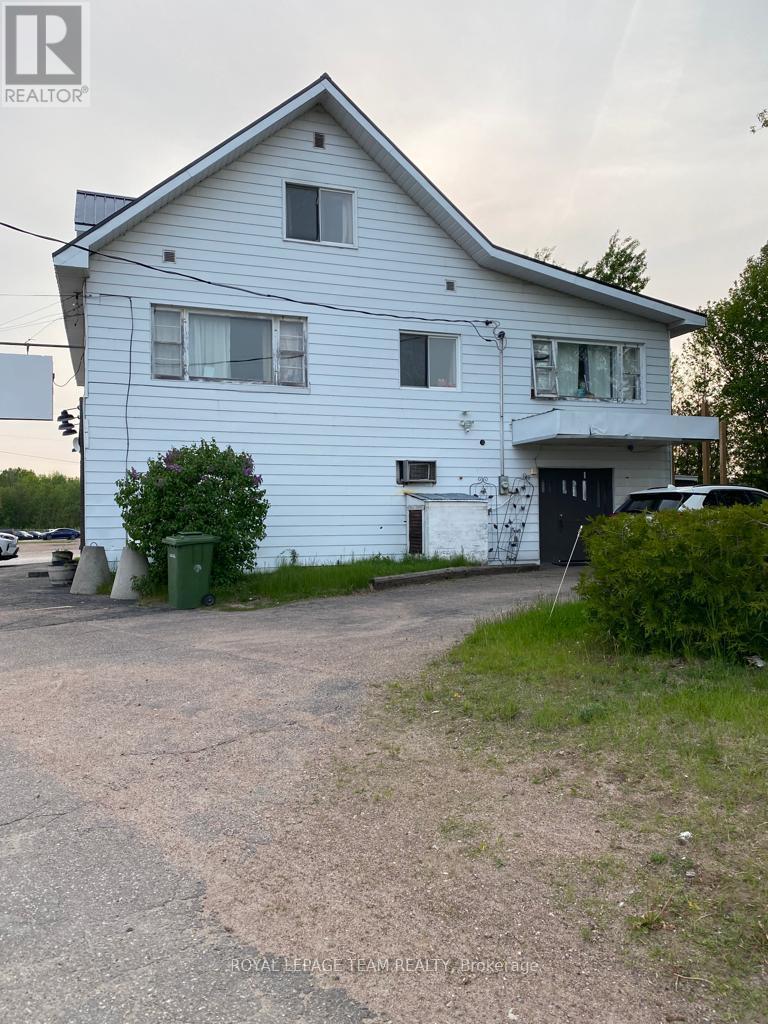 2 Mohns Avenue, Petawawa, Ontario  K8H 2G4 - Photo 2 - X12298902