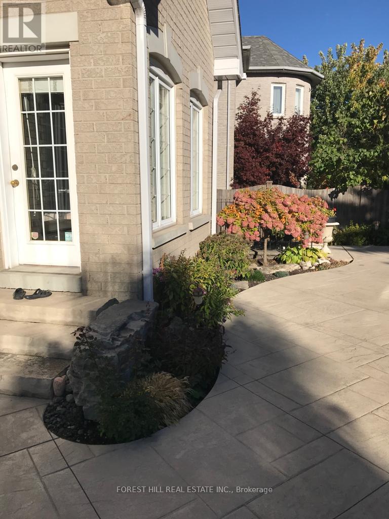 45 FARNHAM DRIVE, Richmond Hill, Ontario